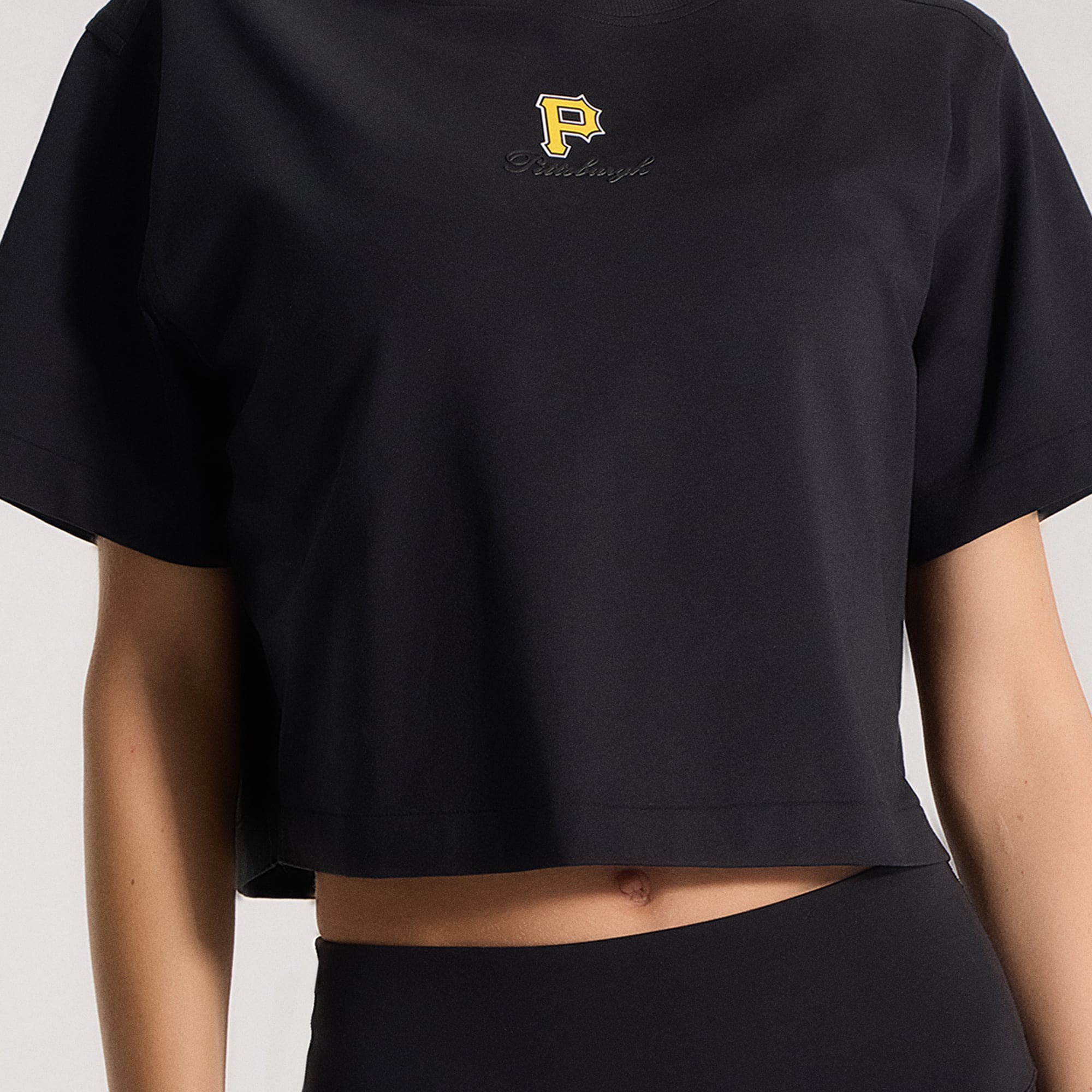 T-shirt court en coton biologique noir Pittsburgh Pirates All Yours de lululemon pour femme