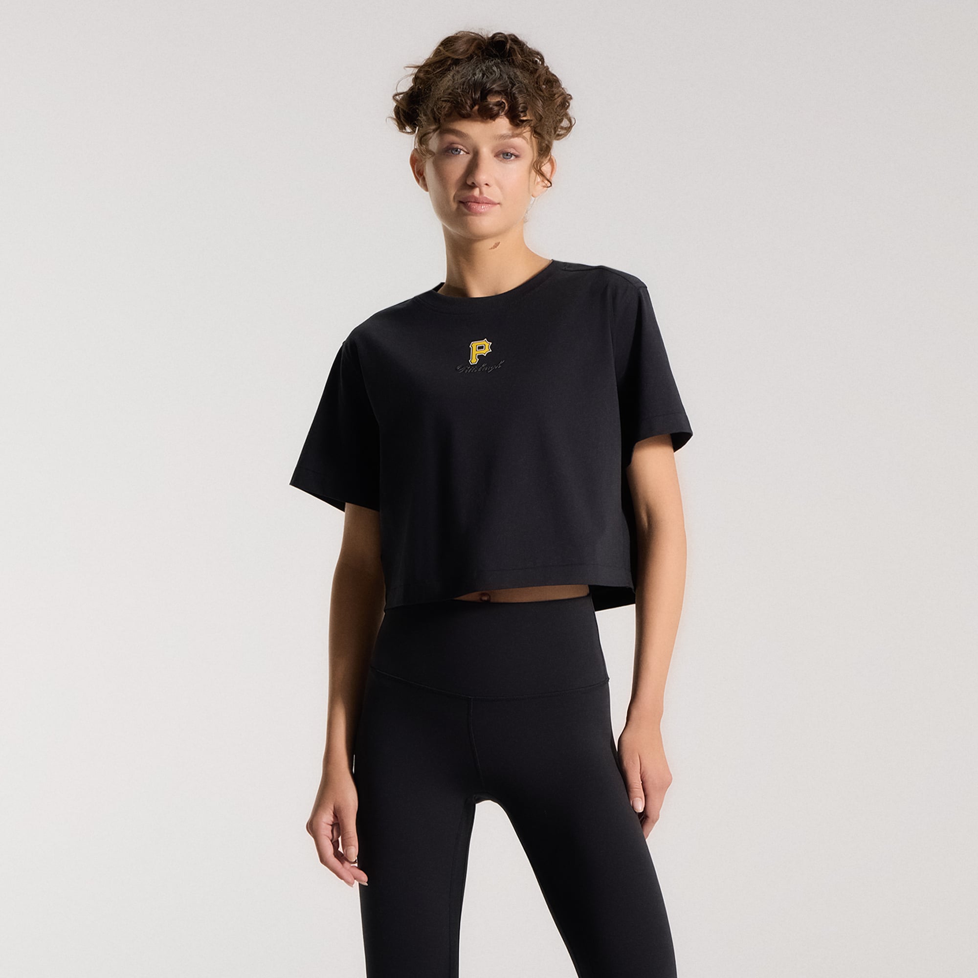 T-shirt court en coton biologique noir Pittsburgh Pirates All Yours de lululemon pour femme