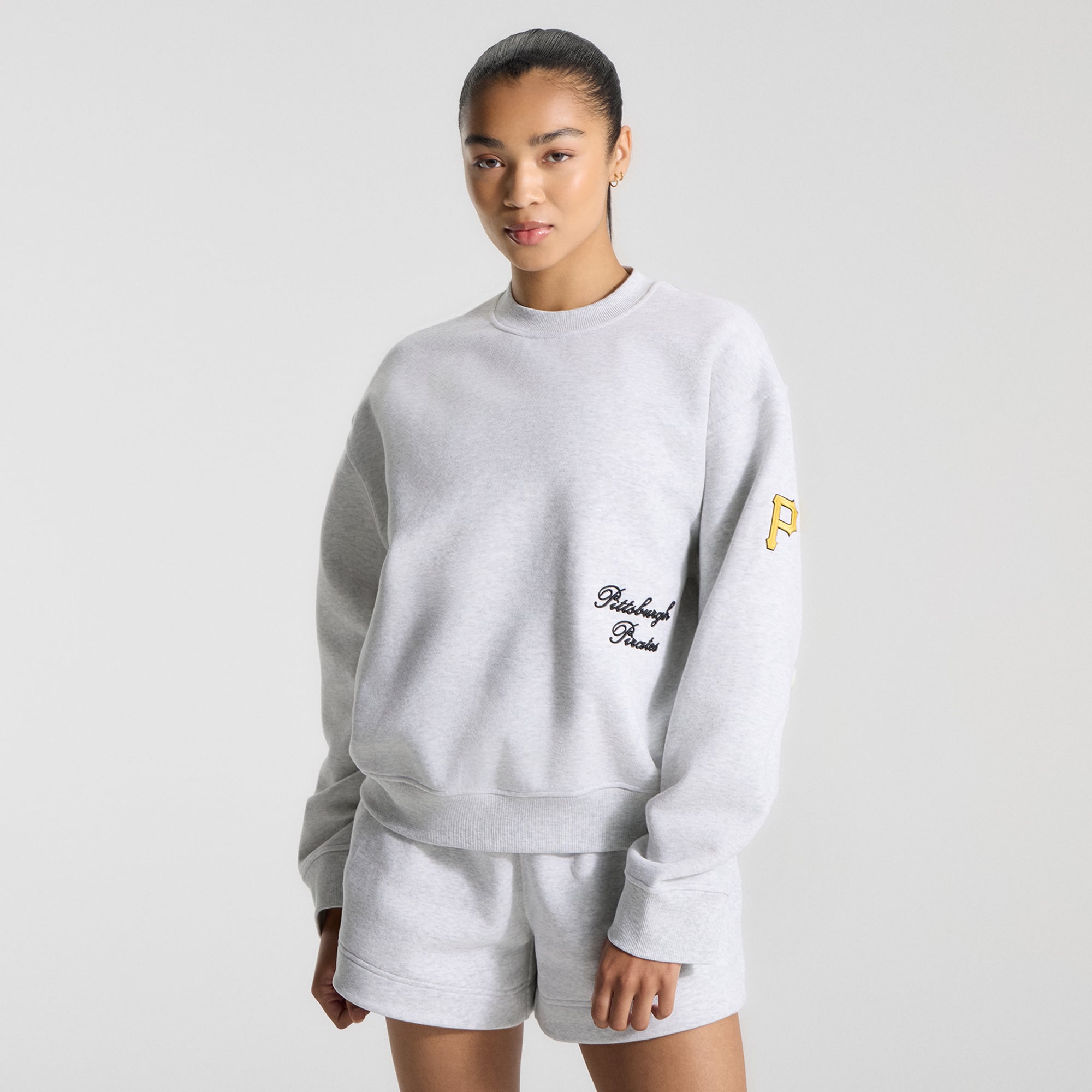Pull ras du cou surdimensionné Steady State gris chiné ultra clair pour femme de lululemon, motif Pittsburgh Pirates