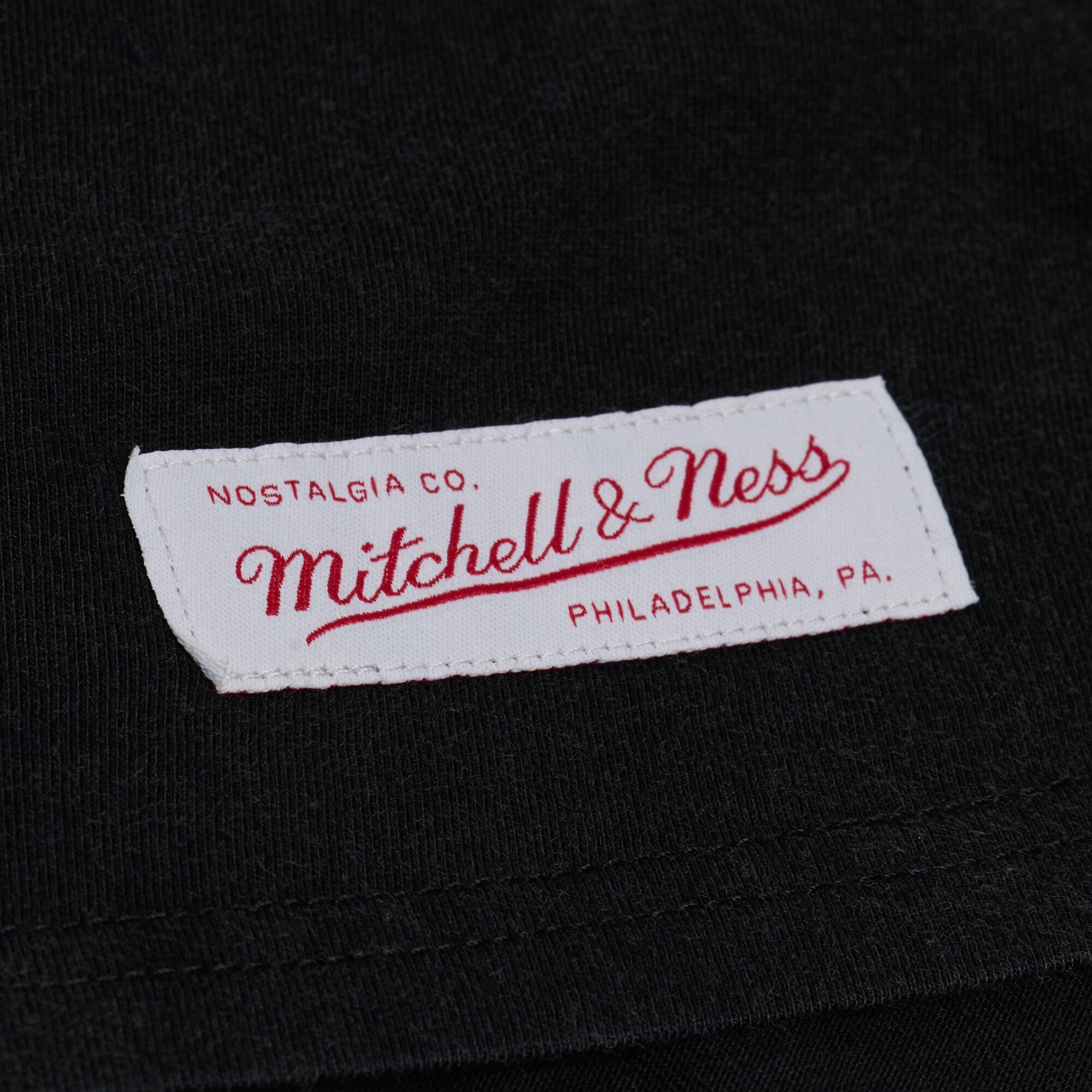 T-shirt à manches courtes Mitchell & Ness noir Pittsburgh Steelers Core Essentials Street Graphic pour homme