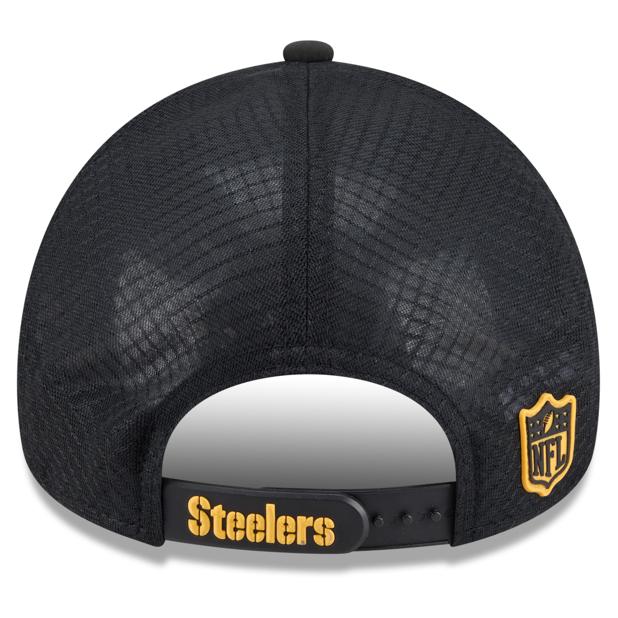 Men's New Era Black Pittsburgh Steelers 2026 Sideline Apex 9FORTY Adjustable Trucker Hat