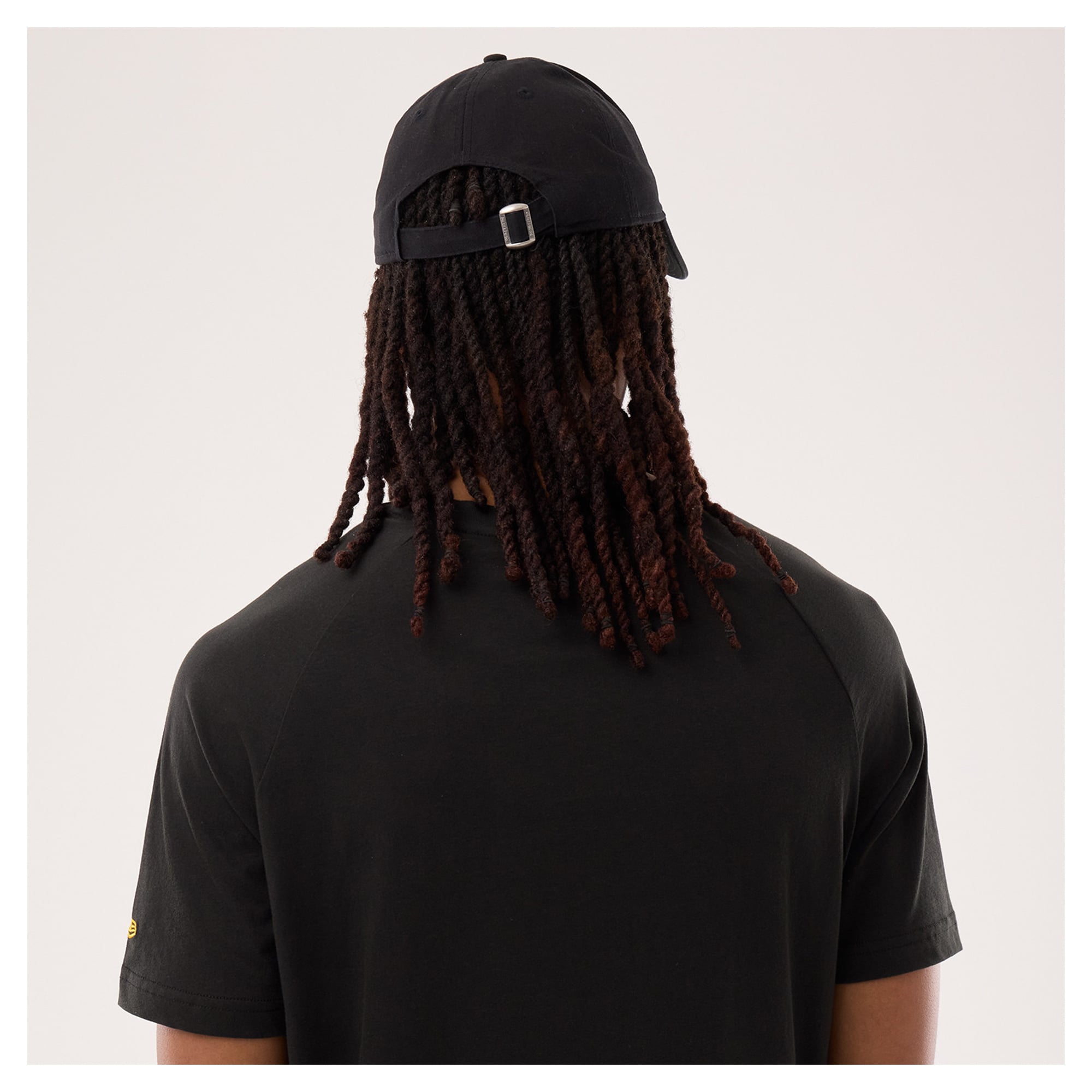 T-shirt fonctionnel New Era noir pour homme, représentant les Steelers de Pittsburgh.