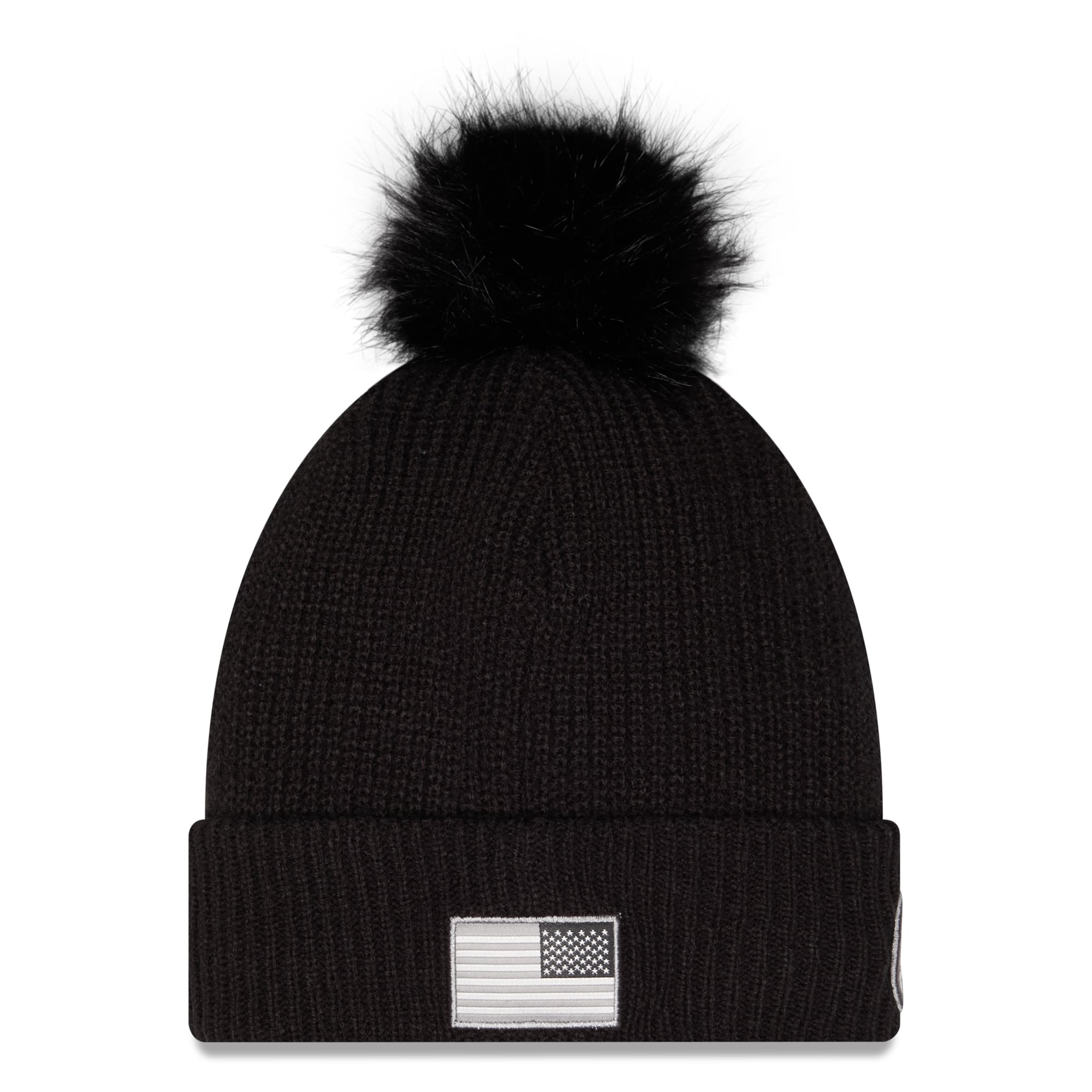 Bonnet à revers noir Pittsburgh Steelers 2026 Salute To Service pour femme, de la marque New Era, avec pompon.