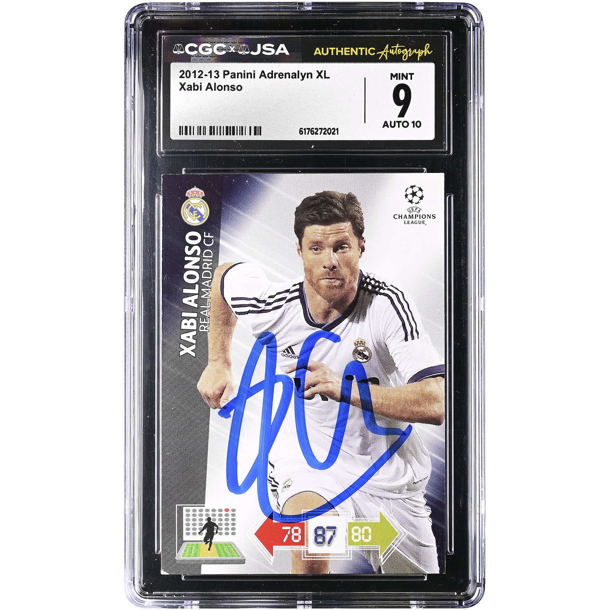 Carte Panini Adrenalyn XL 2012-13 #NNO authentifiée par Xabi Alonso (Real Madrid), autographiée et certifiée CGC (9/10).