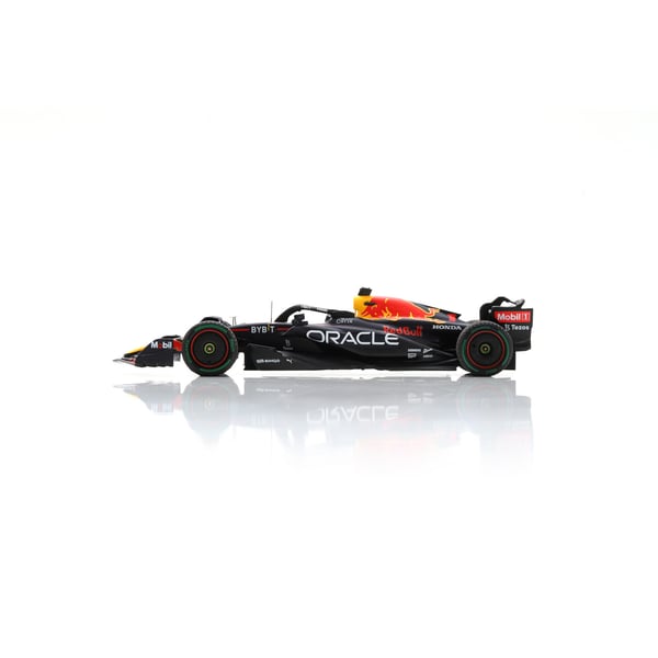 オラクル レッドブルレーシング RB18 No.1 マックス・フェルスタッペン 