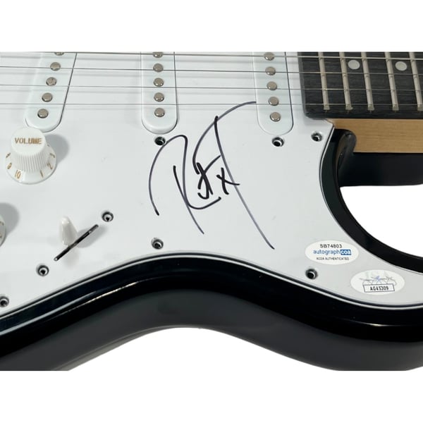 Guitare Miniature Robert Trujillo – Réplique Décorative échelle 1/4, 25 Cm – Avec Boîte, Support Et étiquette Nom Guitare Miniature Robert Trujillo – Réplique Décorative échelle 1/4, 25 Cm – Avec Boîte, Support Et étiquette Nom