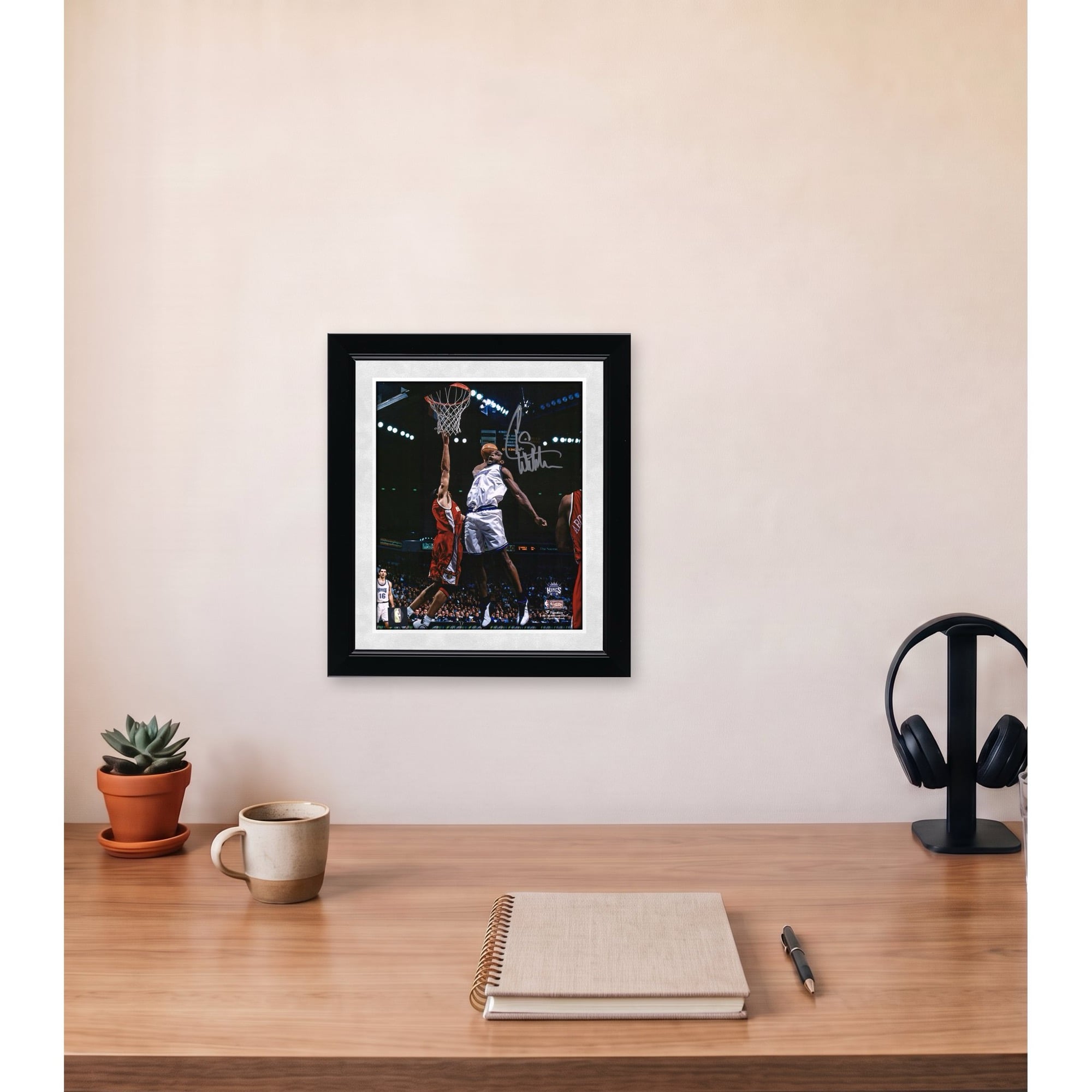 Photo dédicacée de Chris Webber (Sacramento Kings) - Dunk contre les Hawks (8'' x 10'')