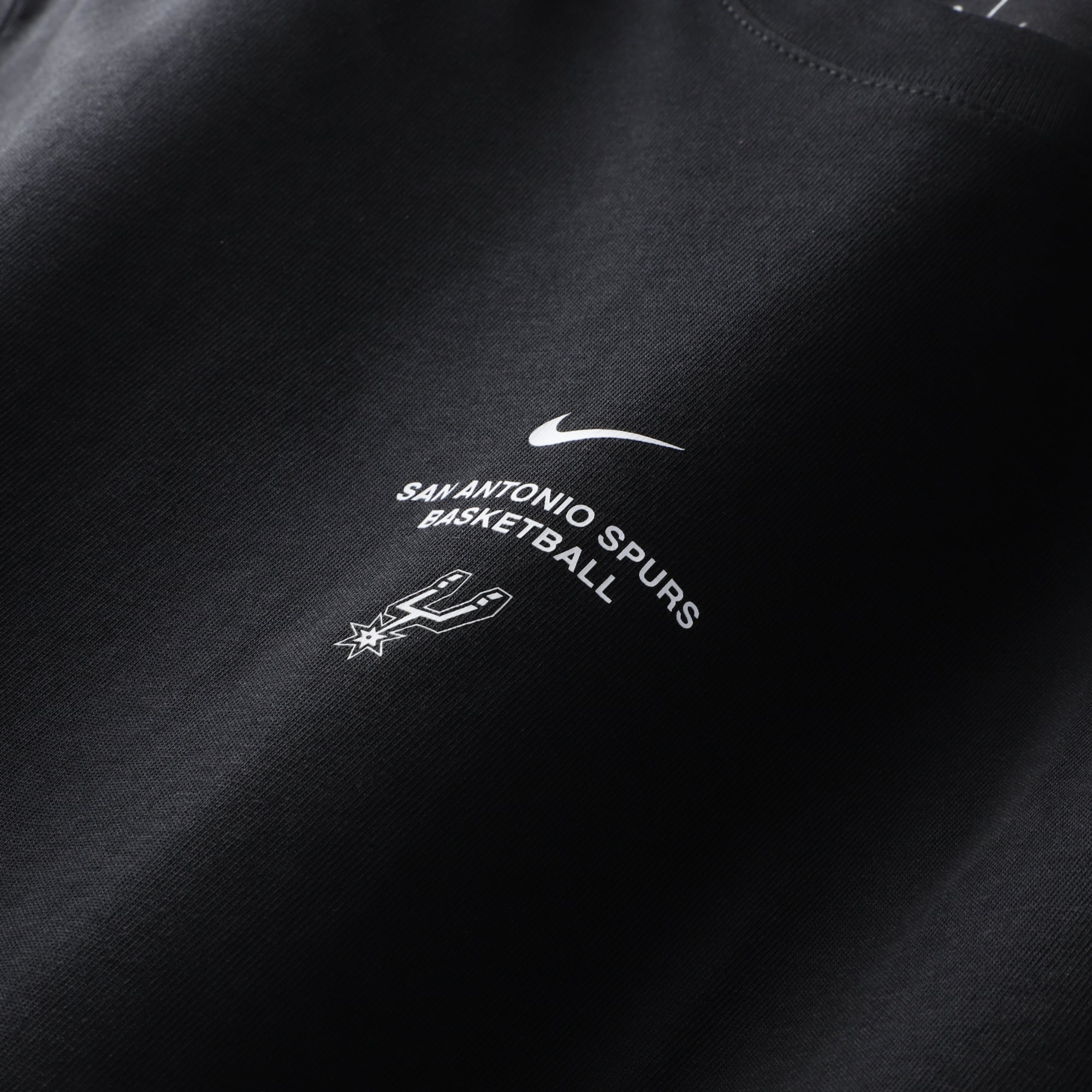 T-shirt d'entraînement Nike noir pour homme, modèle standard 2026 des San Antonio Spurs