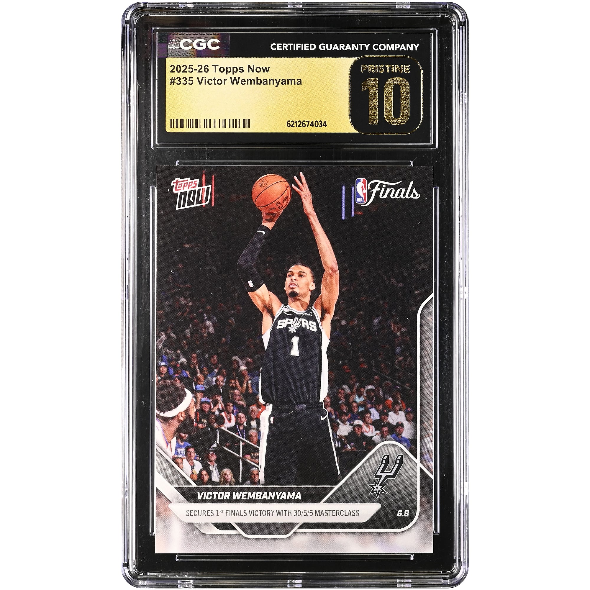 Carte Victor Wembanyama San Antonio Spurs 2025-26 Topps Now : 1re victoire en finale avec une Masterclass 30/5/5 #335 authentifiée CGC PRISTINE 10