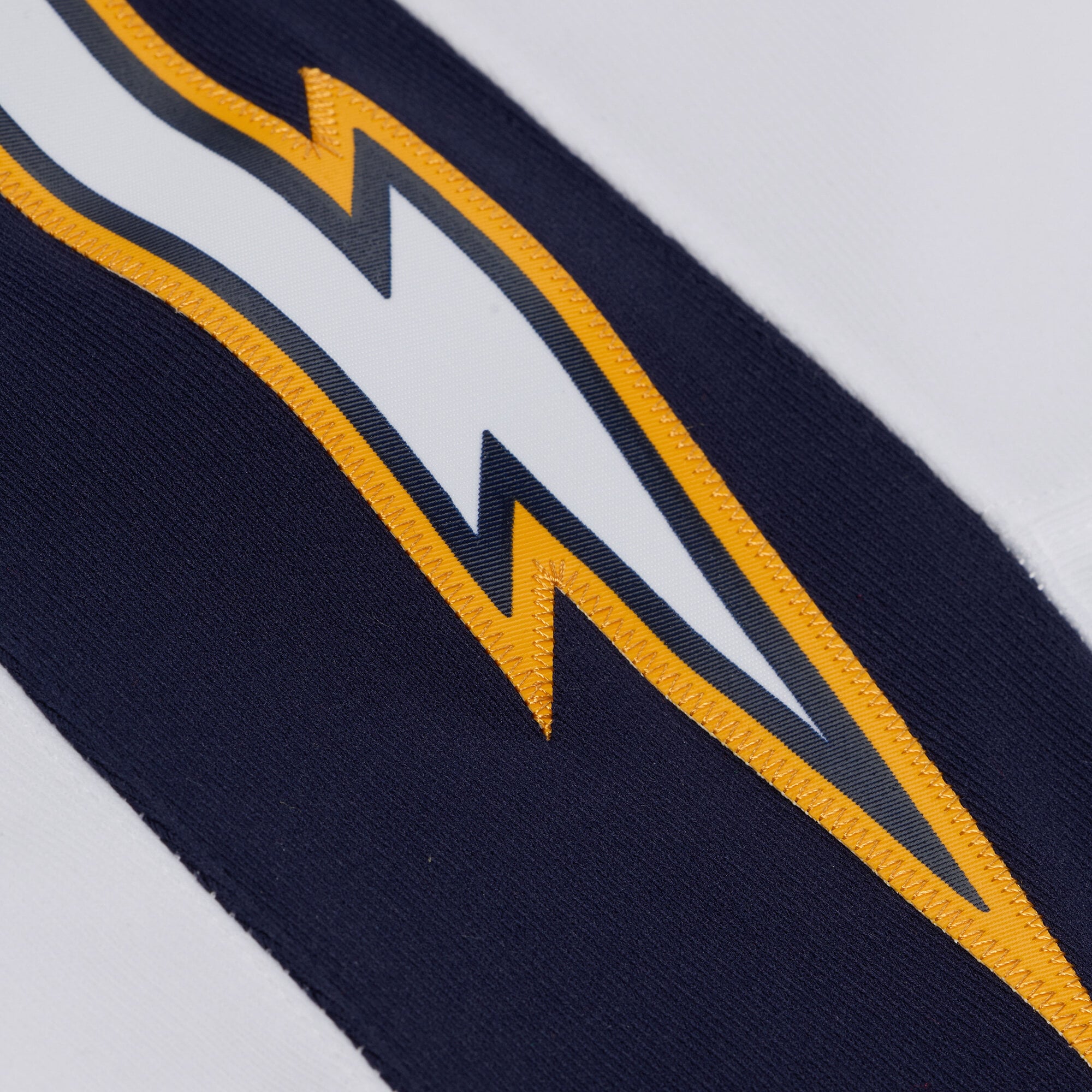 Maillot réplique Mitchell & Ness LaDainian Tomlinson blanc des Chargers de San Diego (édition 2001 Legacy) pour homme
