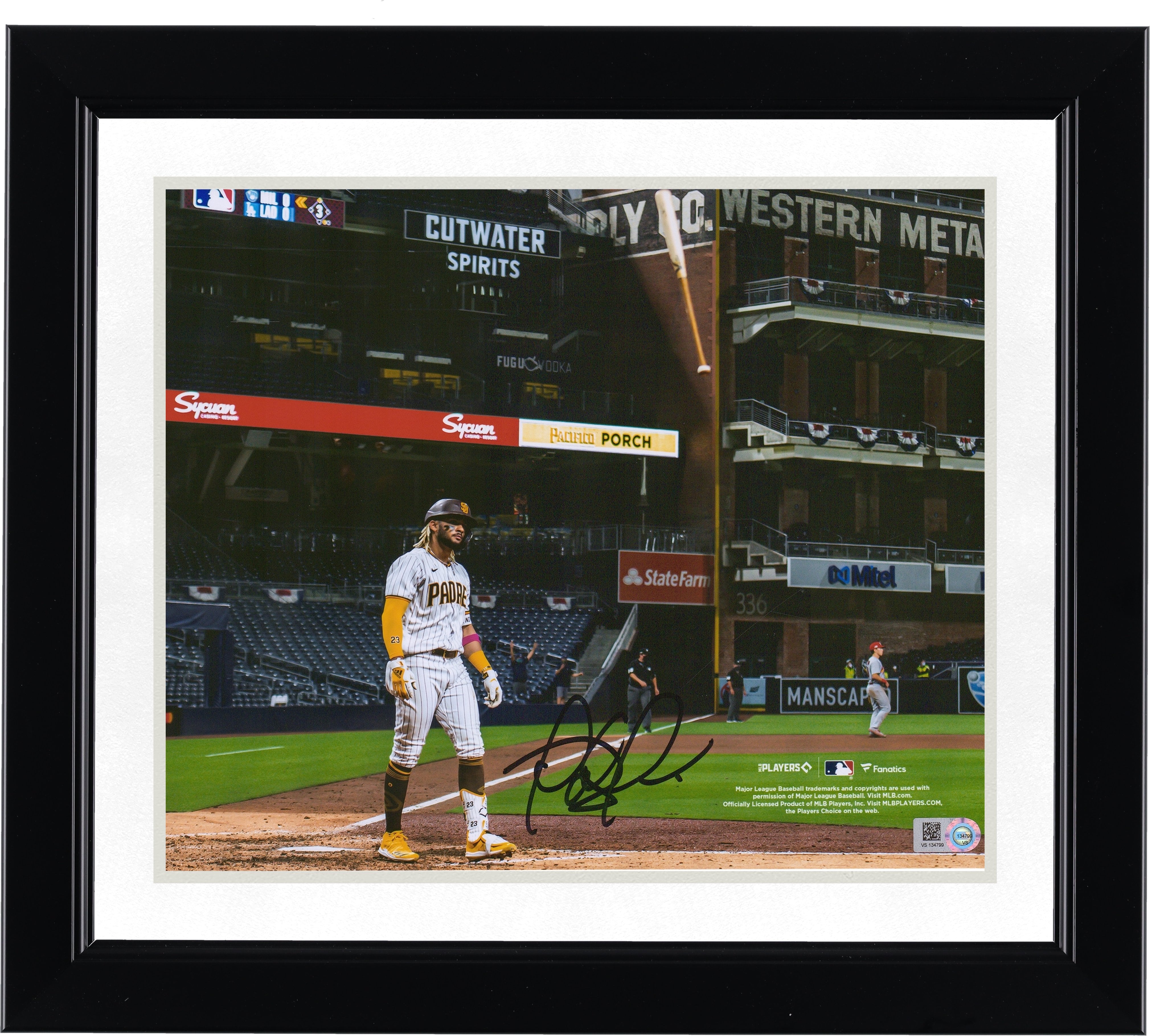Fernando Tatis Jr. San Diego Padres Dédicacé 8" x 10" Bat Flip Photographie