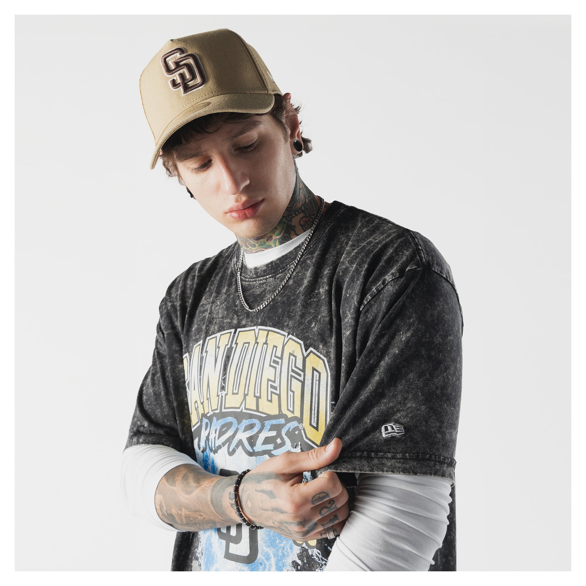 T-shirt New Era noir pour homme, motif éclair, style rond, délavage minéral, San Diego Padres