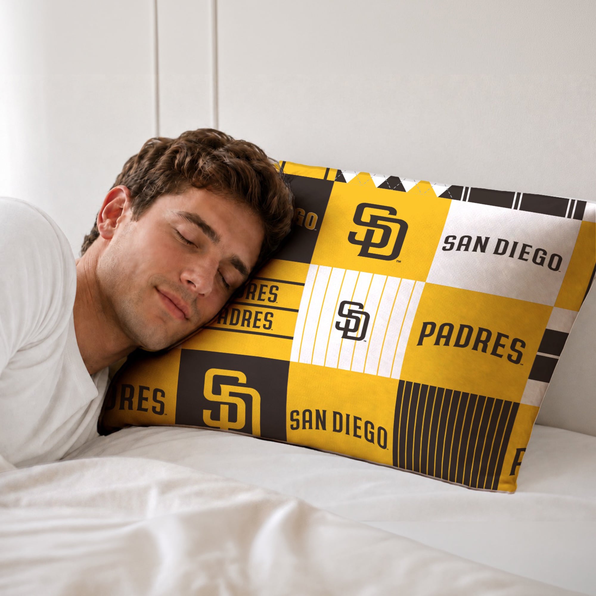 Pegasus San Diego Padres Patchwork Plaid Three-Piece Full/Queen Bed in a Bag Set