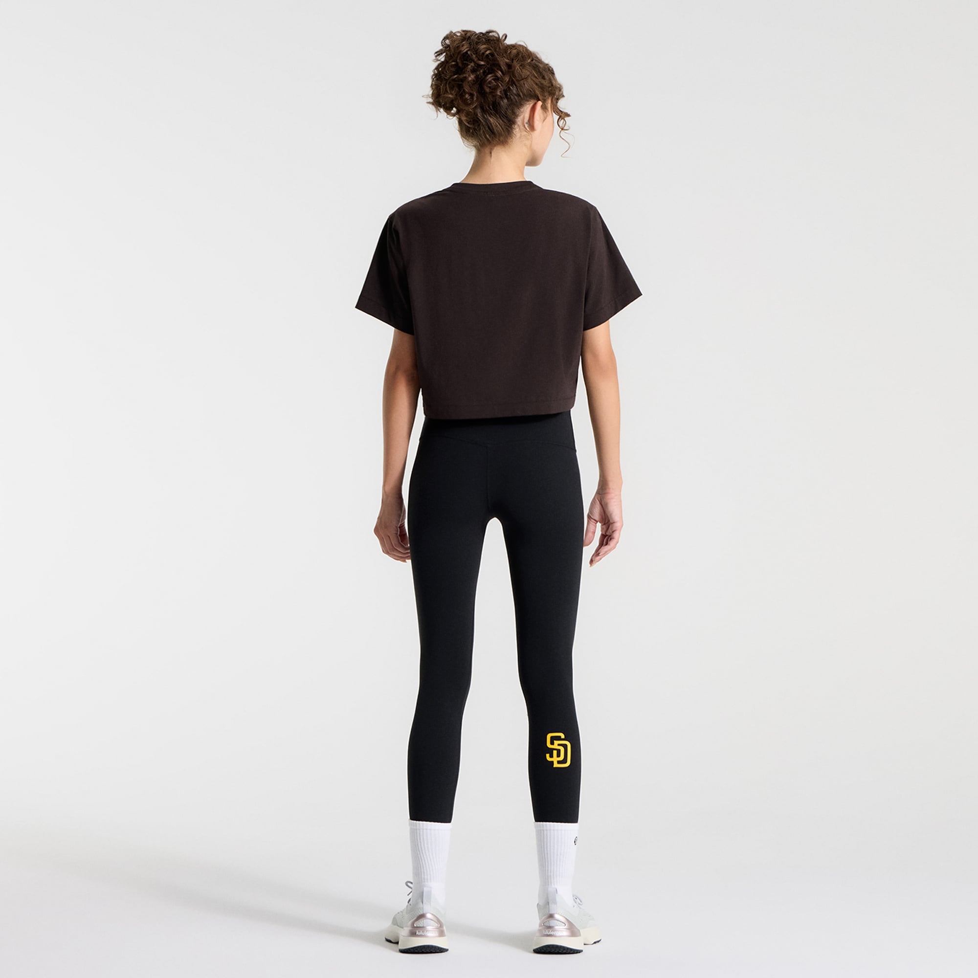 T-shirt court en coton biologique lululemon Black Sable San Diego Padres All Yours pour femme