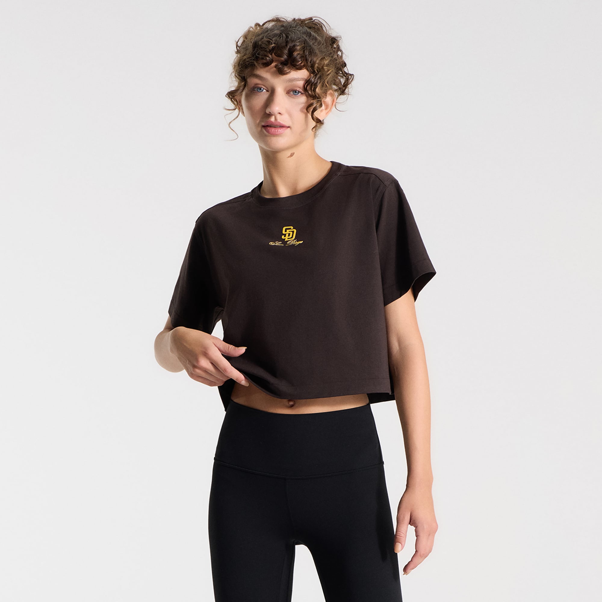 T-shirt court en coton biologique lululemon Black Sable San Diego Padres All Yours pour femme