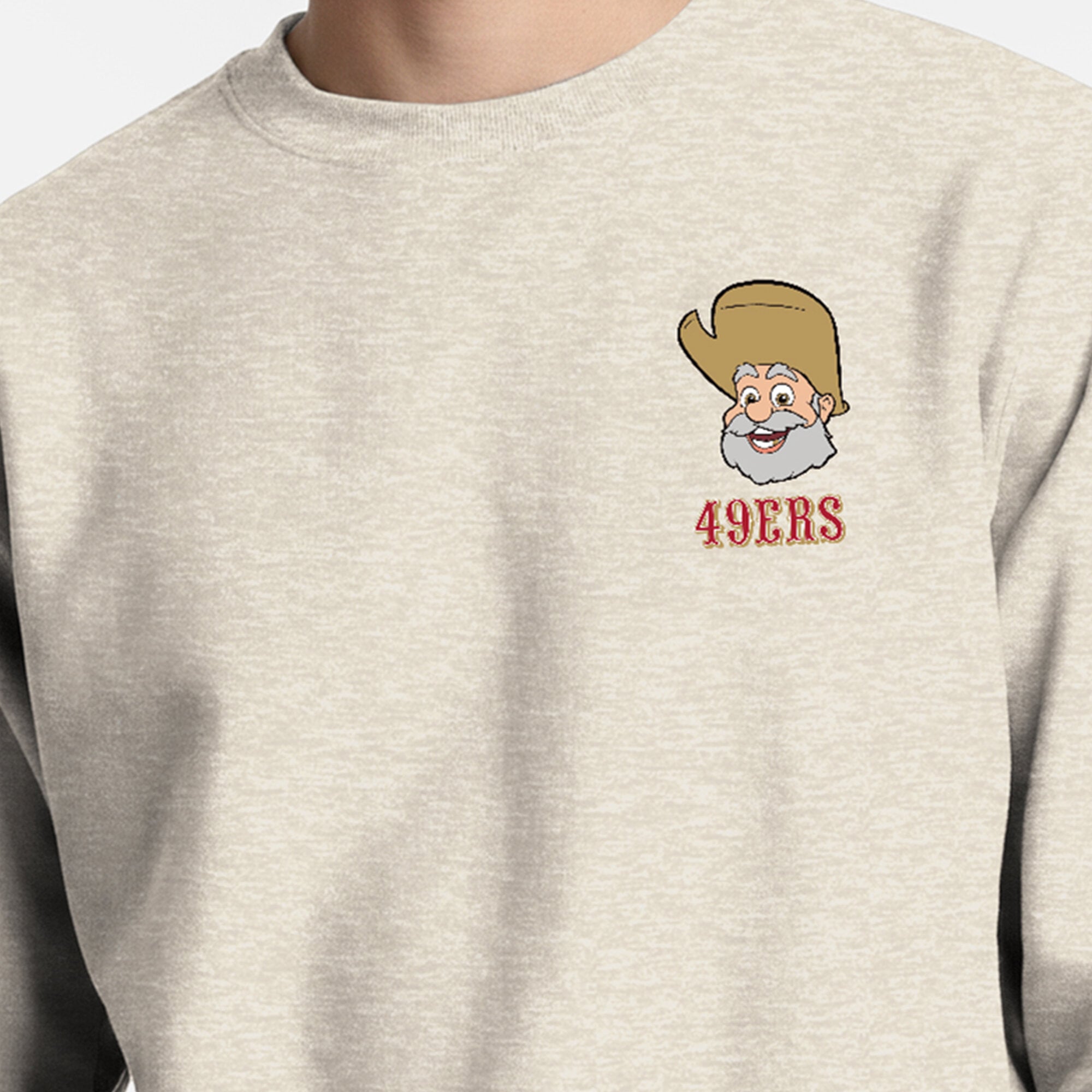 Sweat-shirt à col rond pour homme Disney x Champion couleur avoine San Francisco 49ers Powerblend, imprimé poitrine gauche et dos.