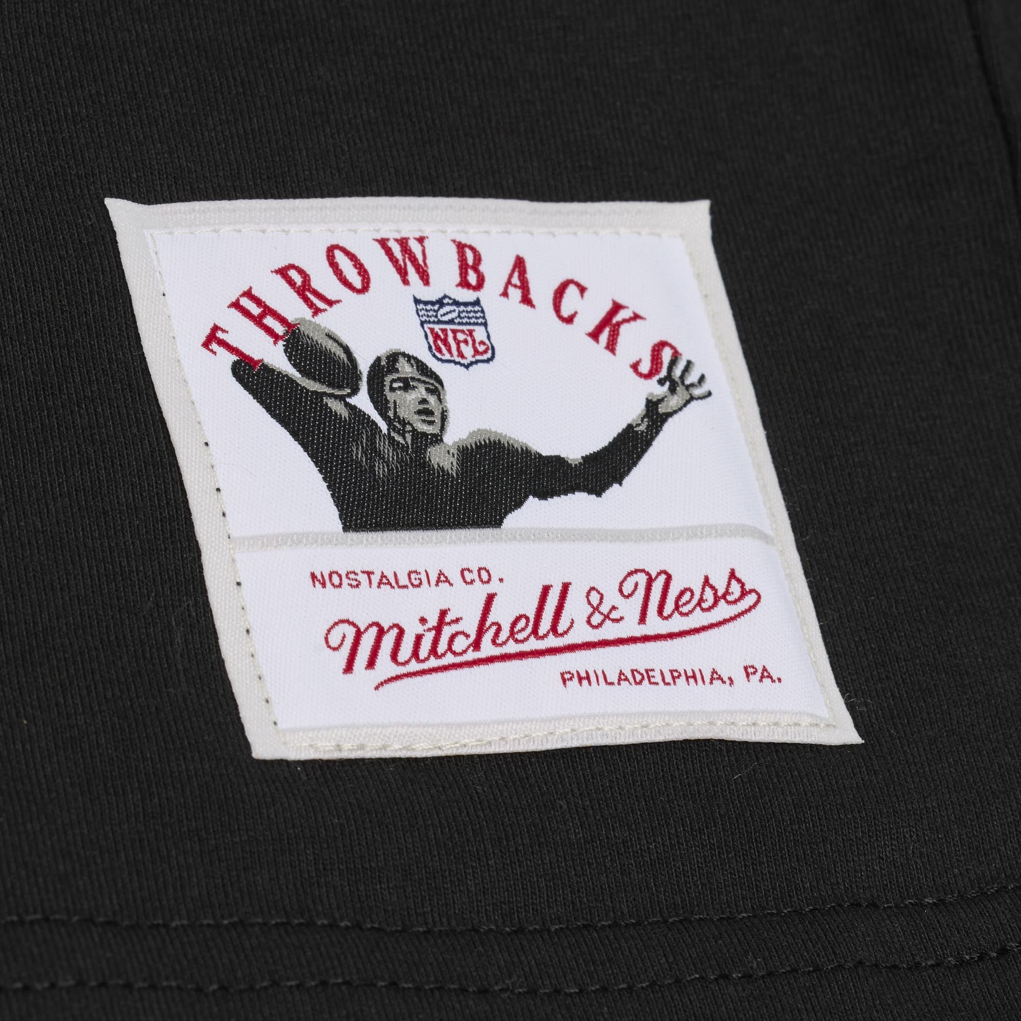 T-shirt Mitchell & Ness pour homme, noir, à l'effigie de Jerry Rice, joueur retraité des 49ers San Francisco.