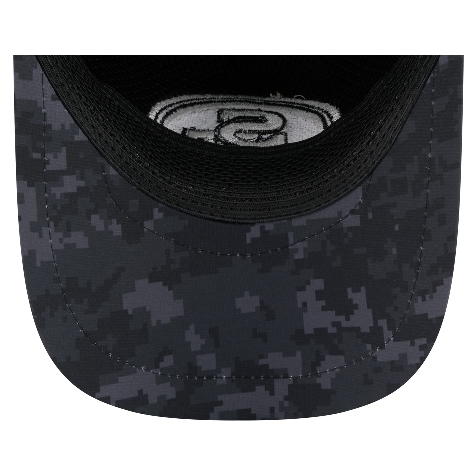 Men's New Era Black San Francisco 49ers 2026 Salute To Service Apex 9FORTY Adjustable Trucker Hat