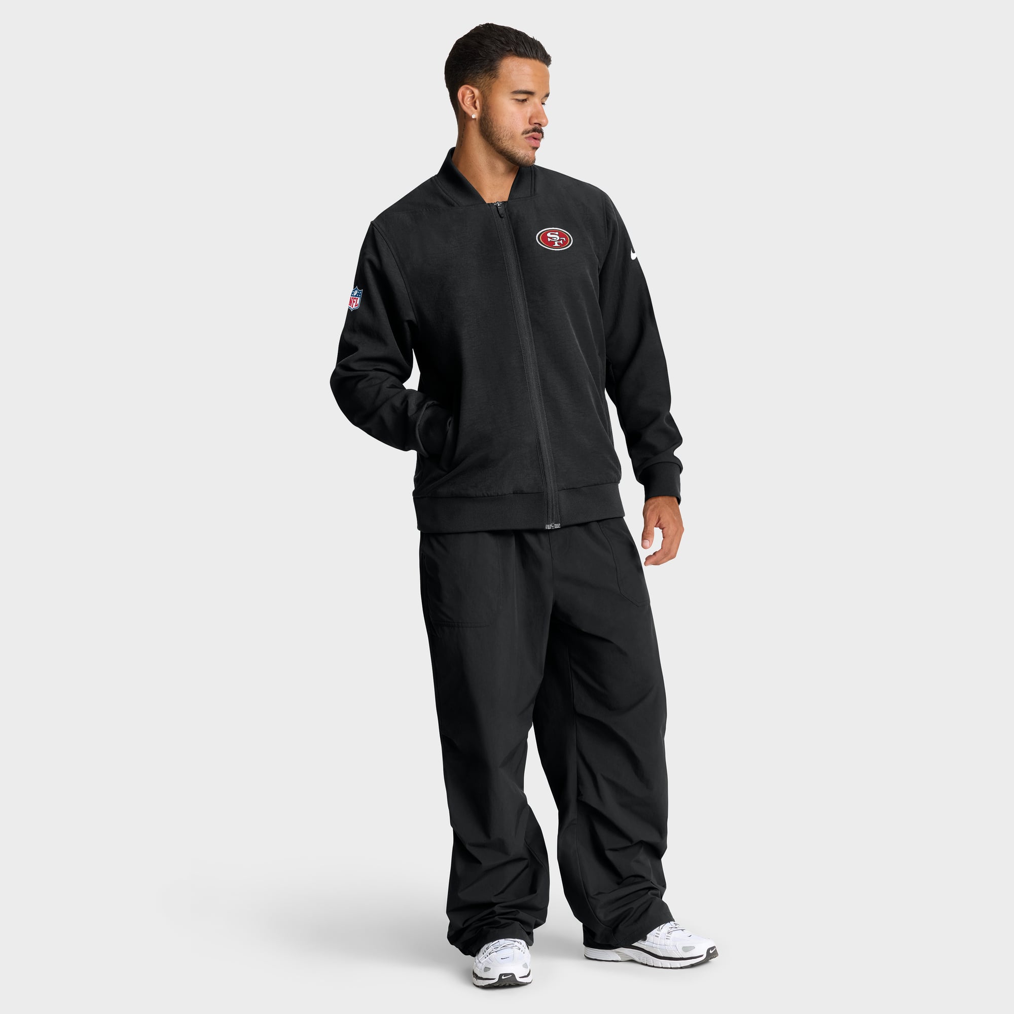 Veste bomber zippée intégrale Nike Dri-FIT pour homme, modèle Sideline des 49ers de San Francisco, noire, avec technologie blocage puissante.