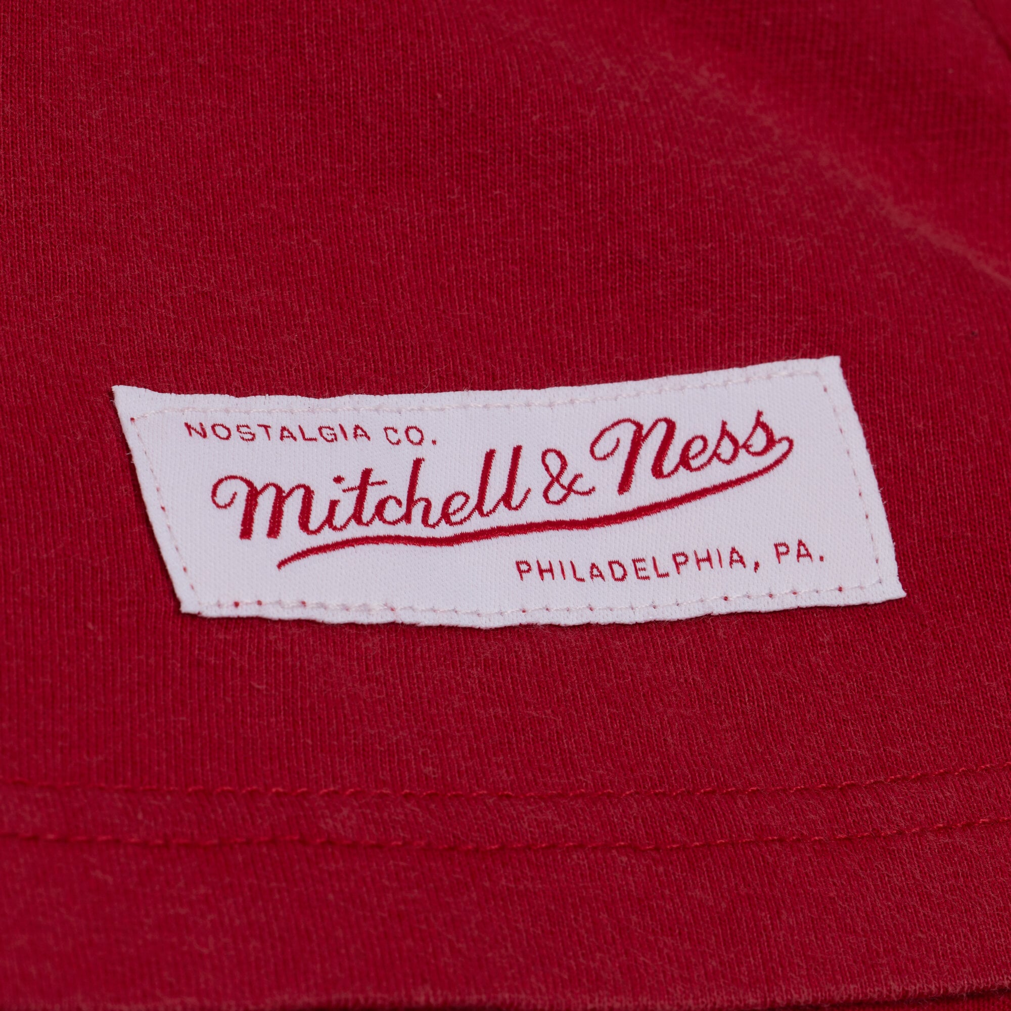 T-shirt court à imprimé graphique urbain Mitchell & Ness Scarlet San Francisco 49ers pour femme