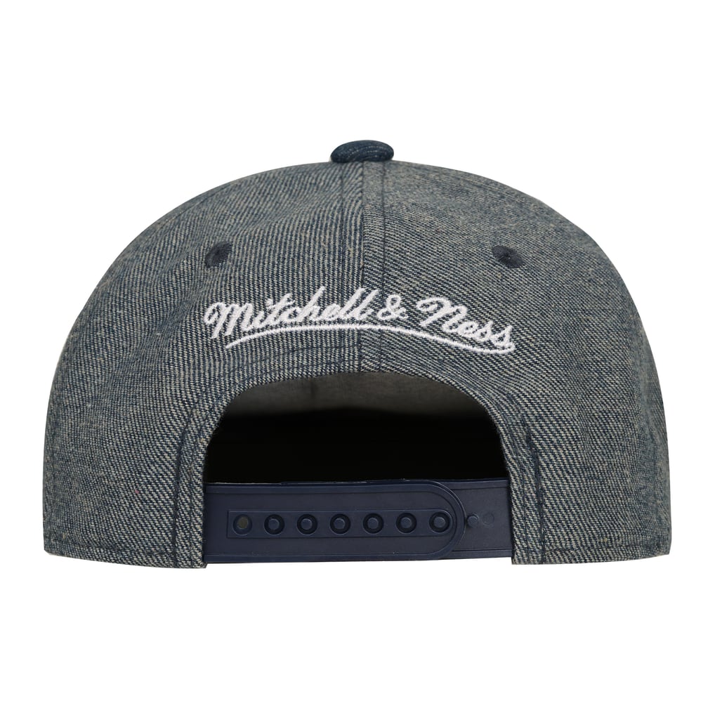 Gorra ajustable Mitchell & Ness Sharktooth Pro Pinch para jóvenes de ...