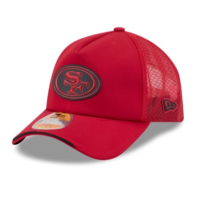 San Francisco 49ers New Era Youth 2026 Sideline Apex 9FORTY Adjustable Trucker Hat - Scarlet