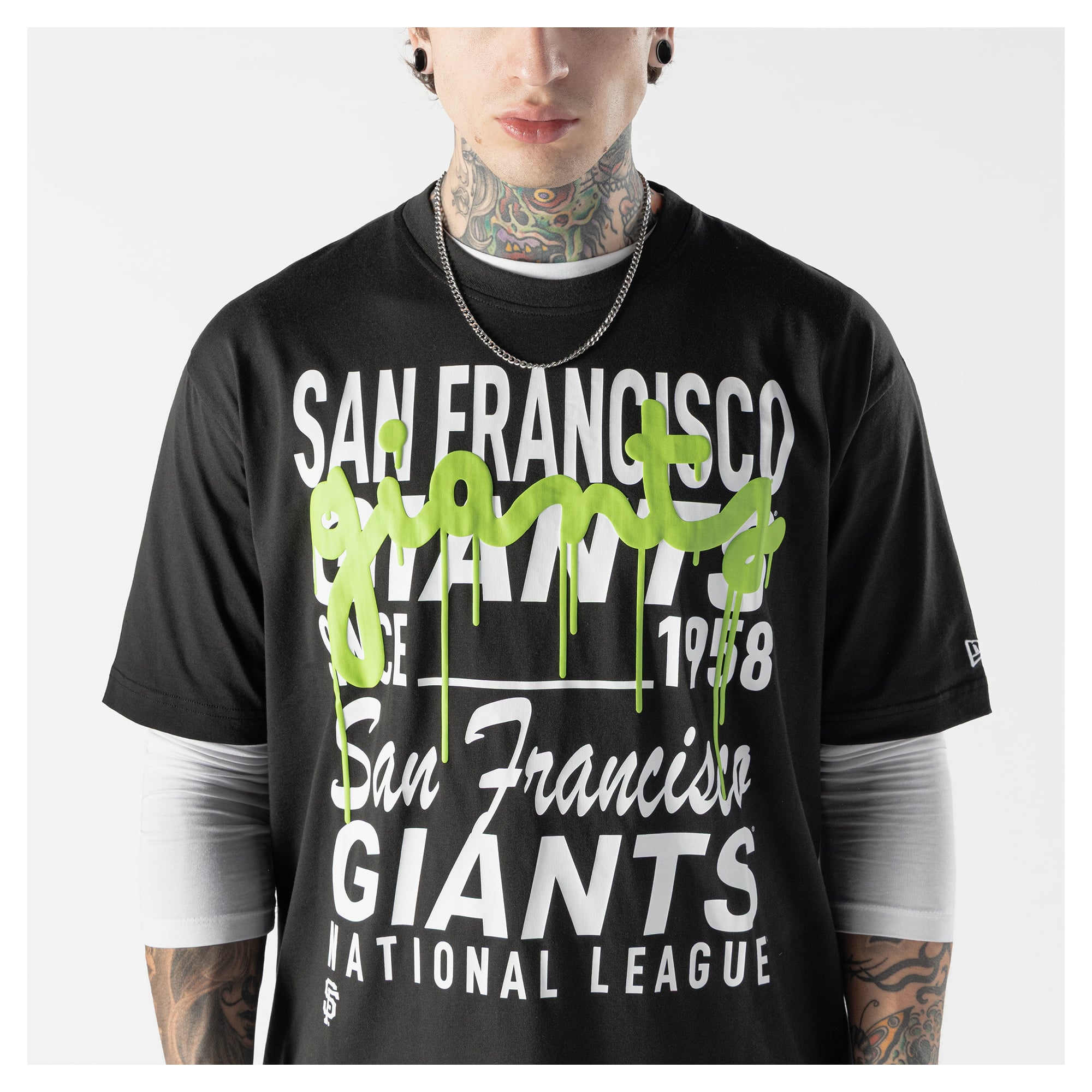 T-shirt New Era noir pour homme, motif peinture en aérosol phosphorescente, San Francisco Giants.