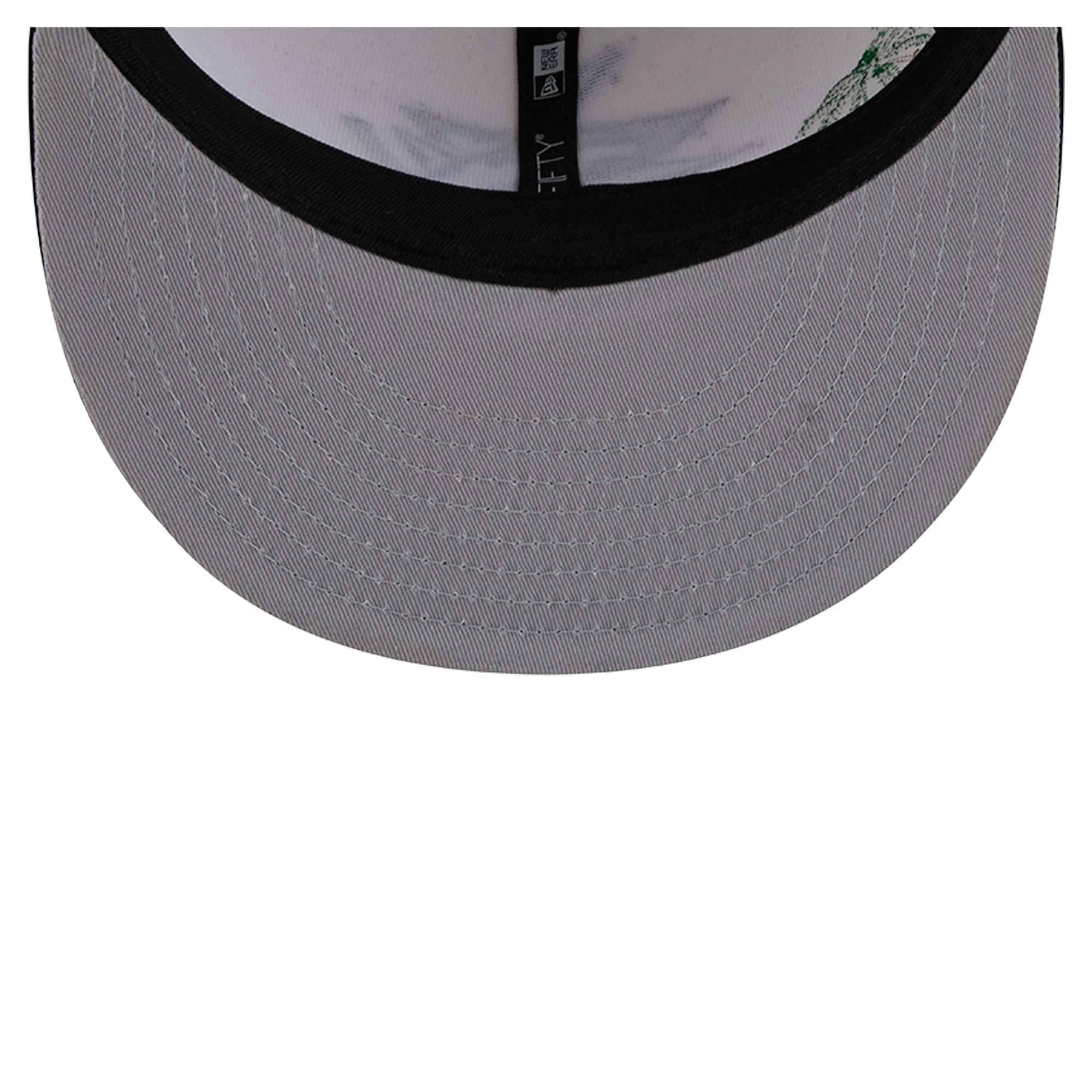 Casquette ajustée New Era 59FIFTY crème/noire pour homme, modèle San Jose Sharks, avec coutures personnalisées.