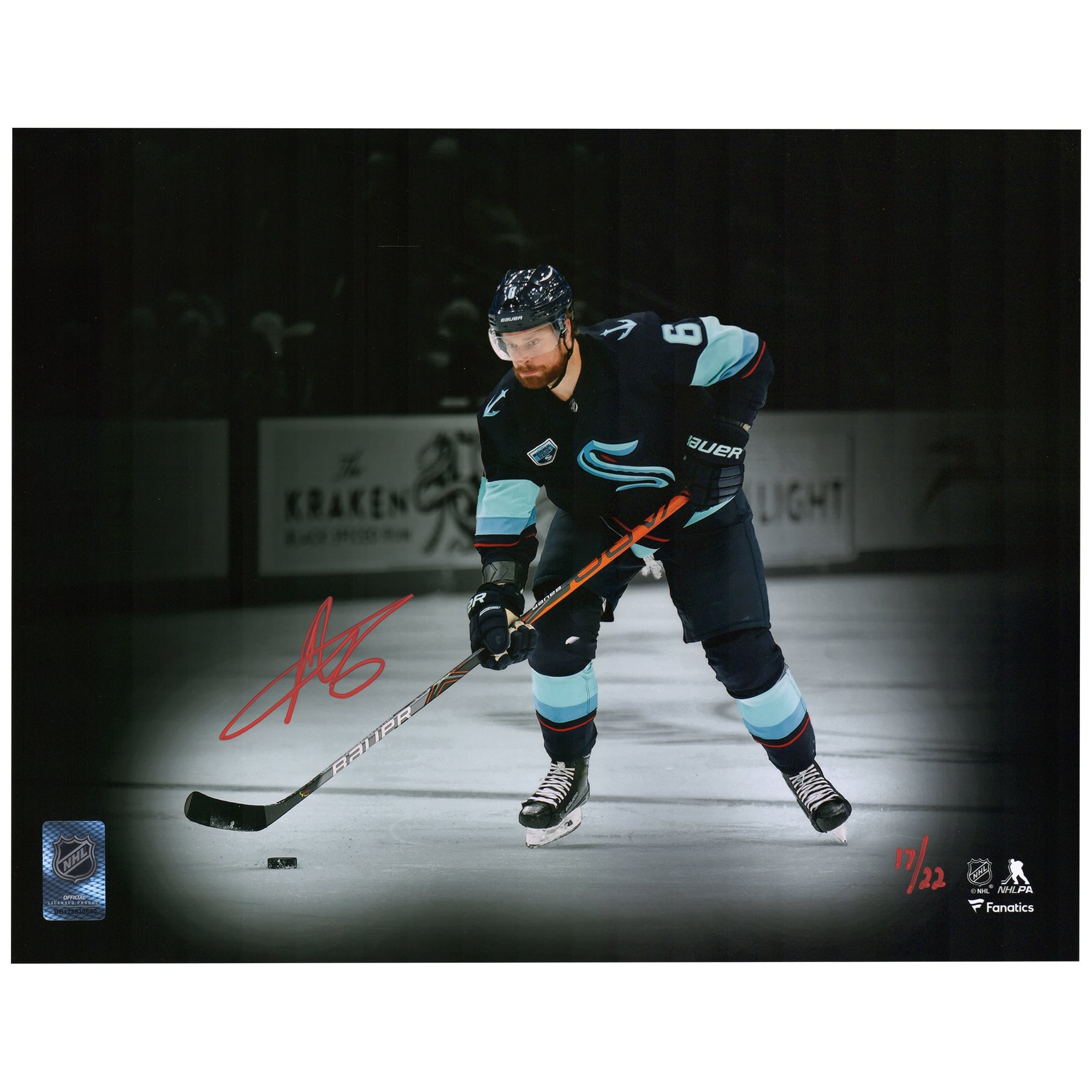 Maillot bleu marine dédicacé par Adam Larsson du Seattle Kraken 11"x 14" avec photo de la rondelle - Édition limitée à 22 exemplaires