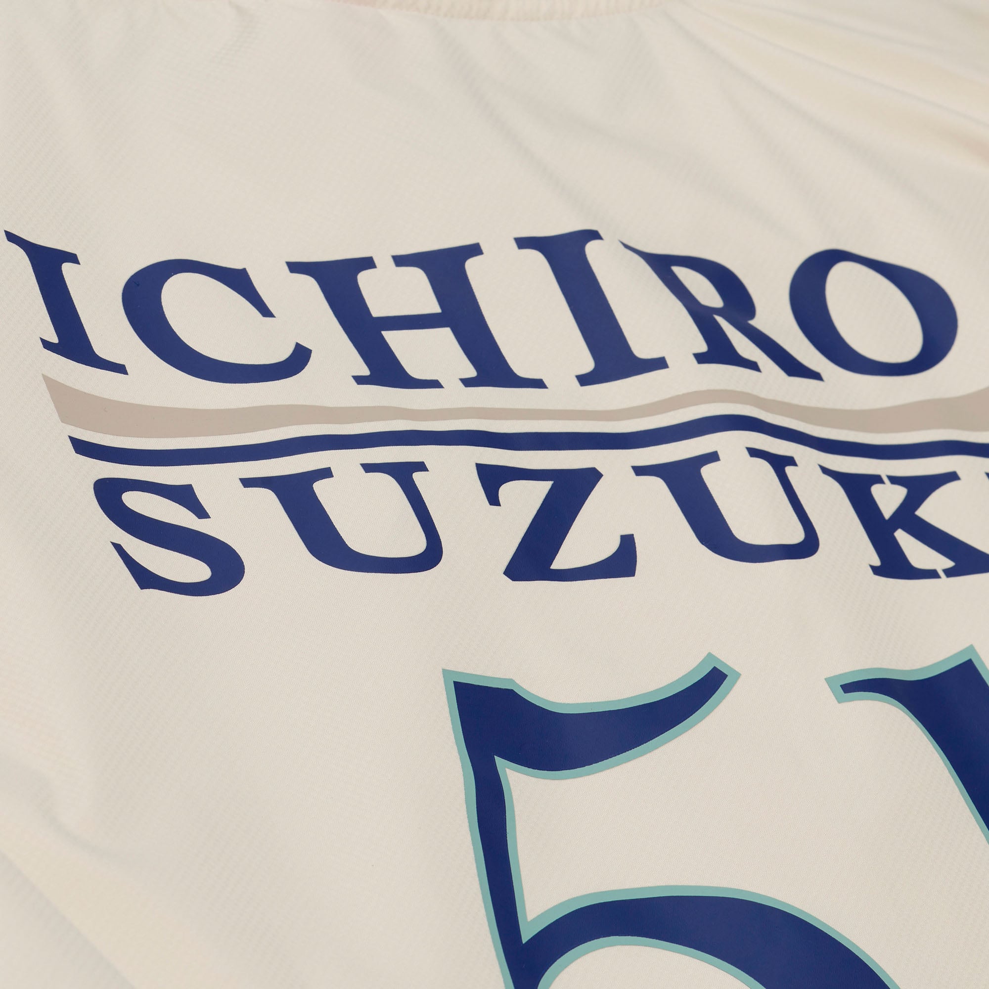 Veste de coach à capuche Mitchell & Ness Ichiro Suzuki crème Seattle Mariners, fermeture boutons-pression, style Yacht Rock, avec nom et numéro.