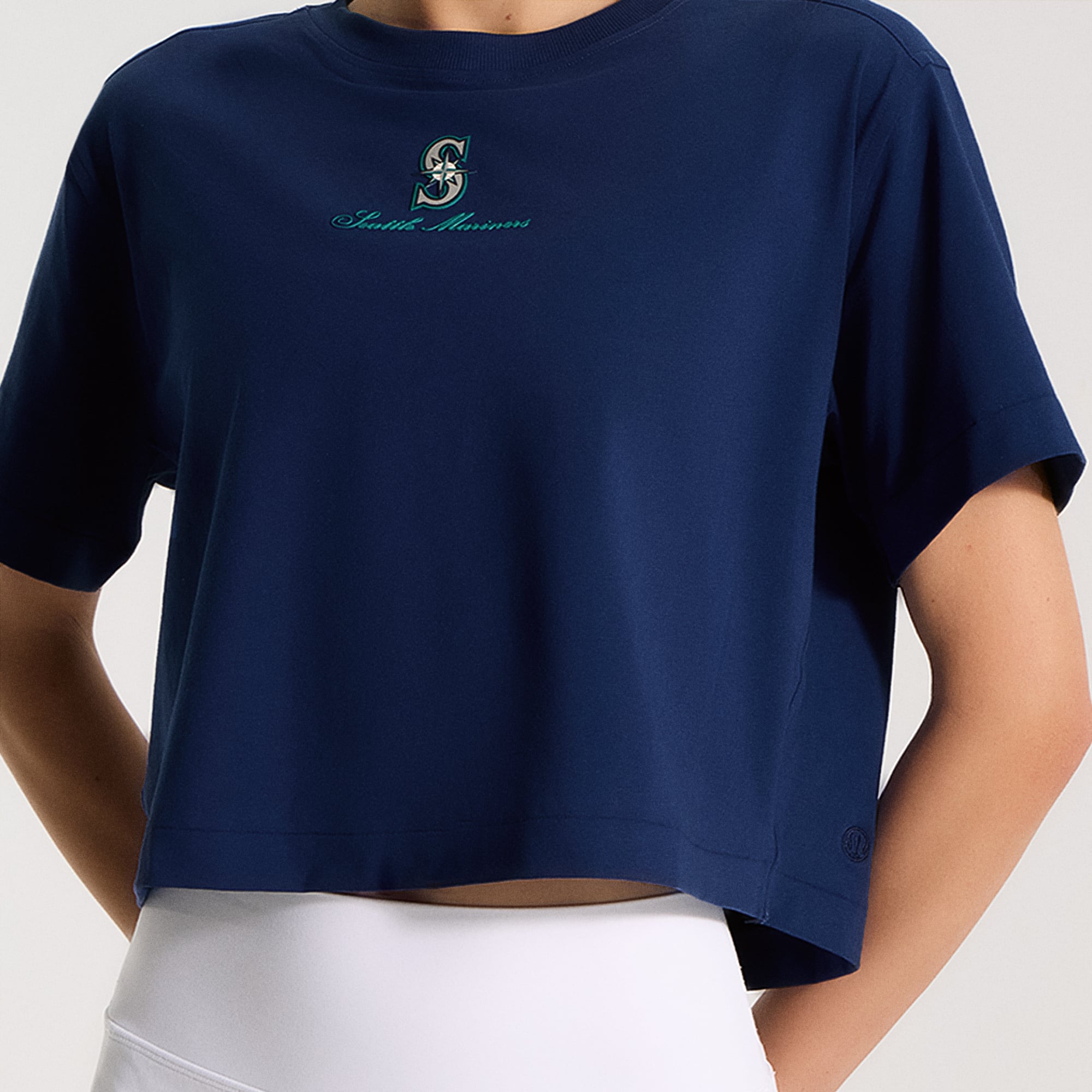 T-shirt court en coton biologique lululemon Midnight Shadow Seattle Mariners All Yours pour femme