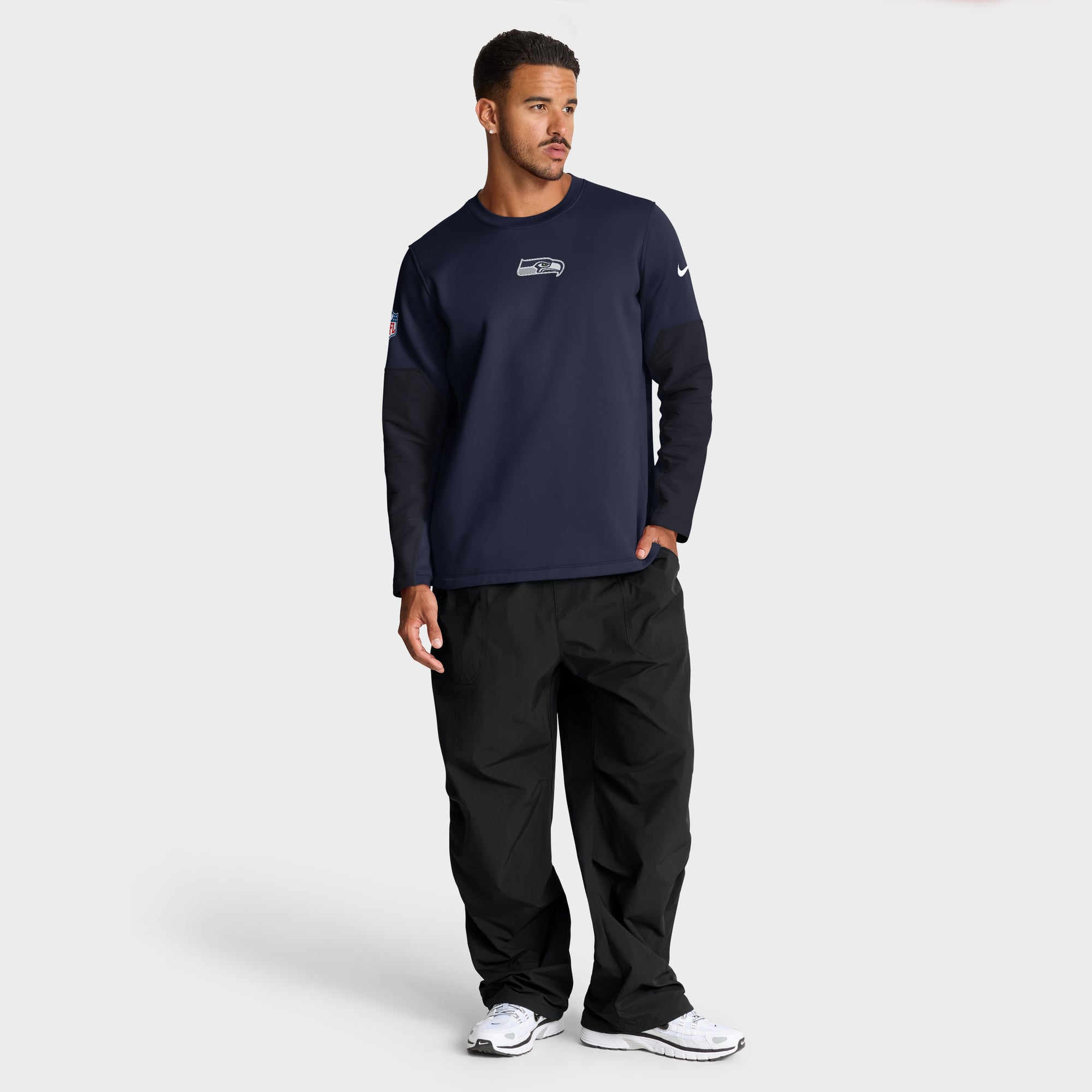 Pull-over Nike College Navy Seattle Seahawks Sideline Coaches pour homme, modèle Therma-FIT mi-lourd.