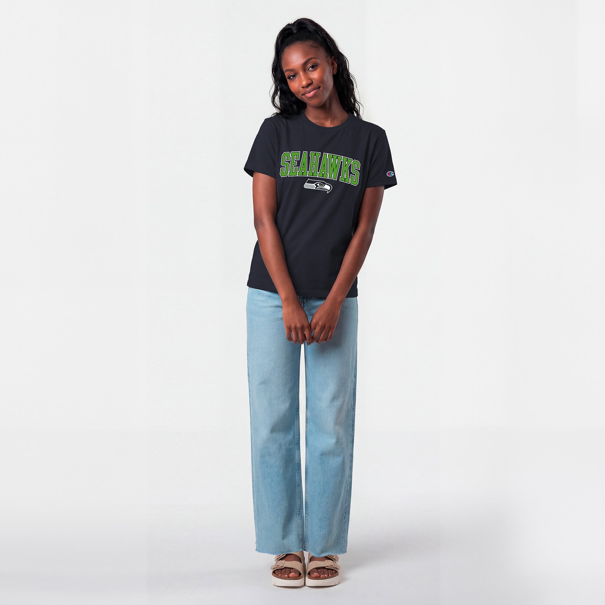T-shirt Champion College Navy Seattle Seahawks avec logo arqué pour femmes