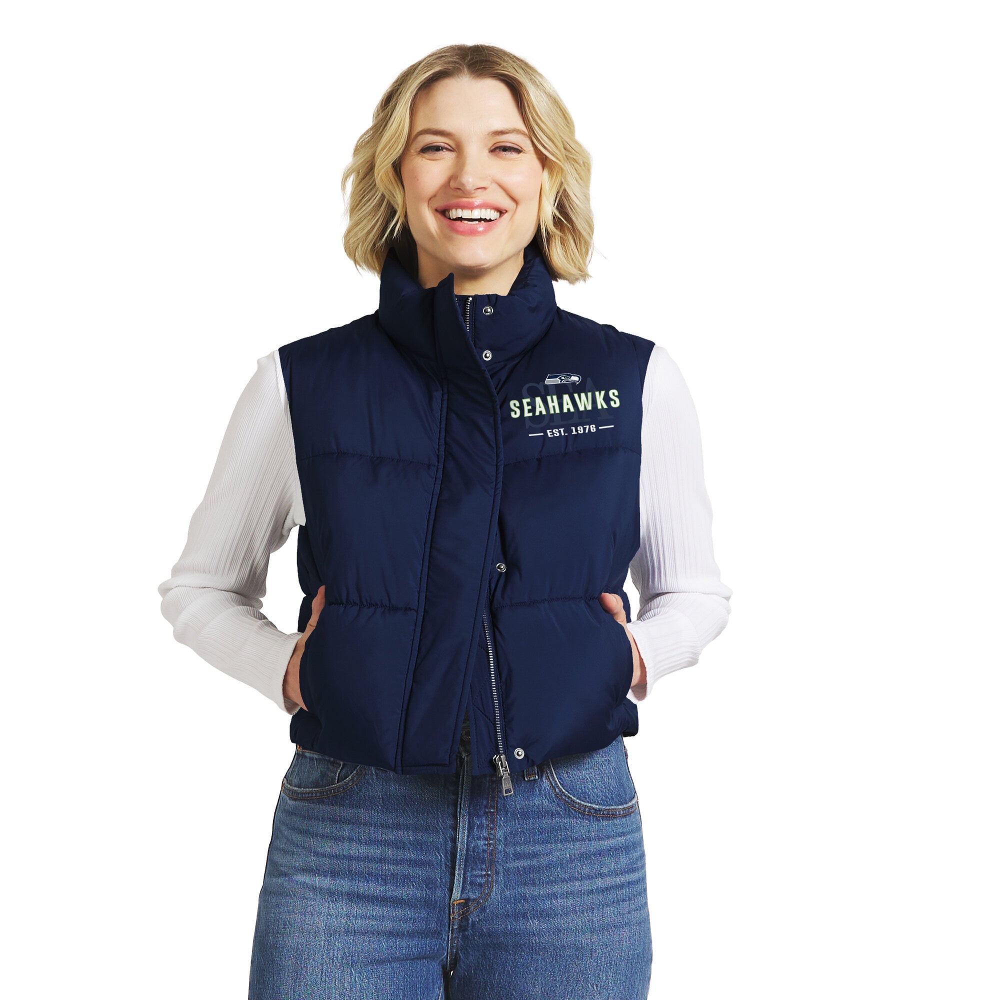Gilet matelassé court zippé WEAR by Erin Andrews College Navy Seattle Seahawks pour femmes