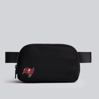 Tampa Bay Buccaneers lululemon Everywhere Belt Bag - Black
