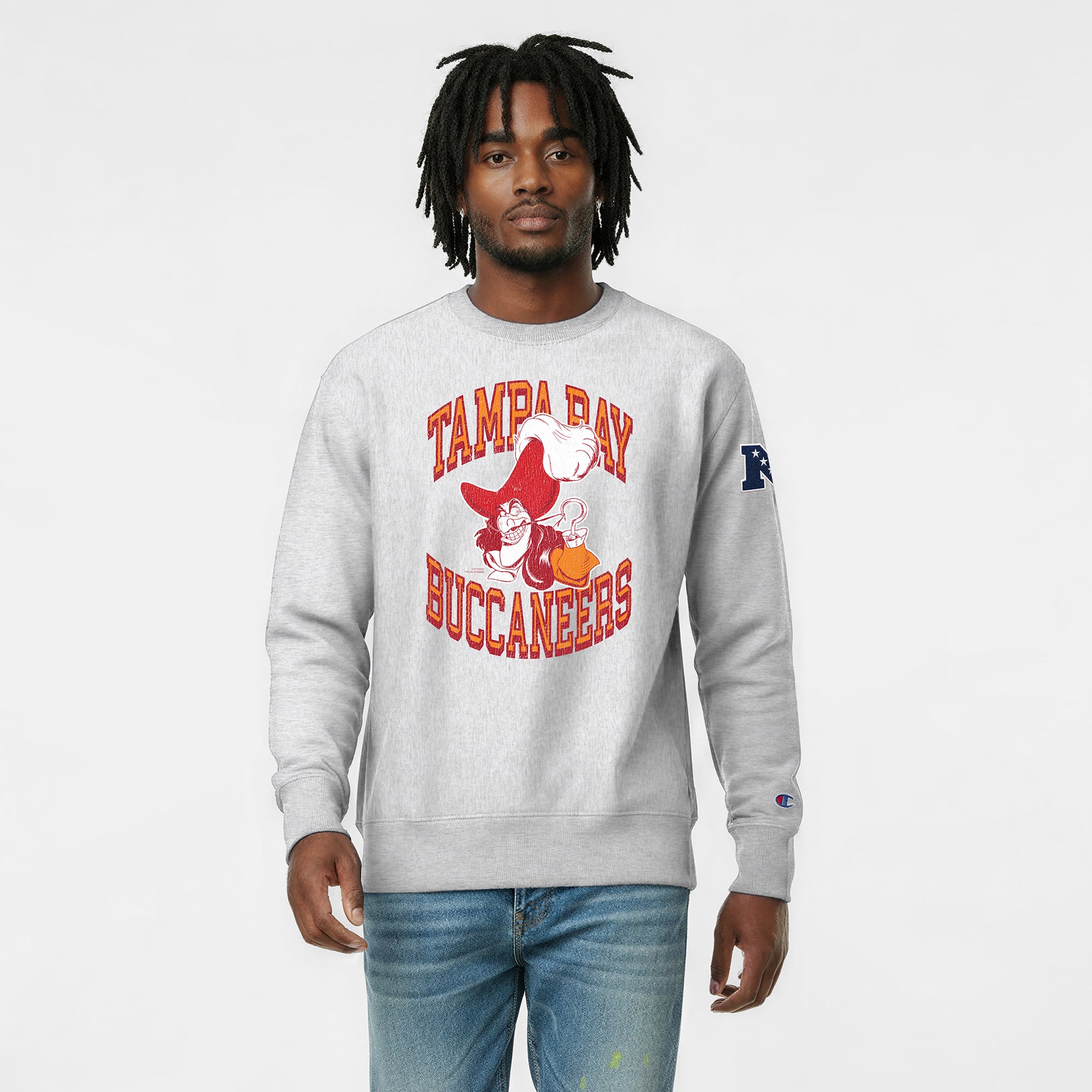 Sweat-shirt homme Disney x Champion gris chiné Tampa Bay Buccaneers Captain Hook Reverse Weave