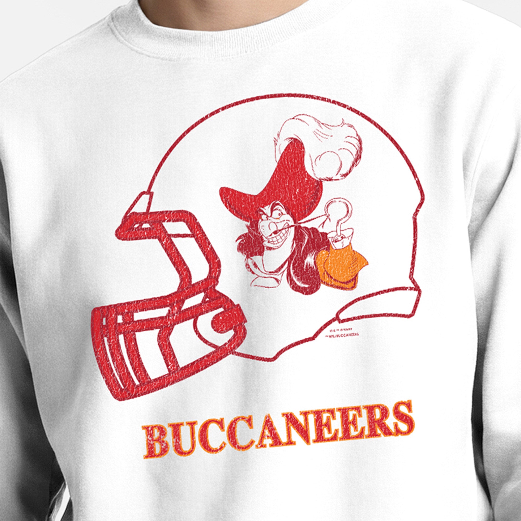 Sweat-shirt homme Disney x Champion blanc Tampa Bay Buccaneers Captain Hook Powerblend