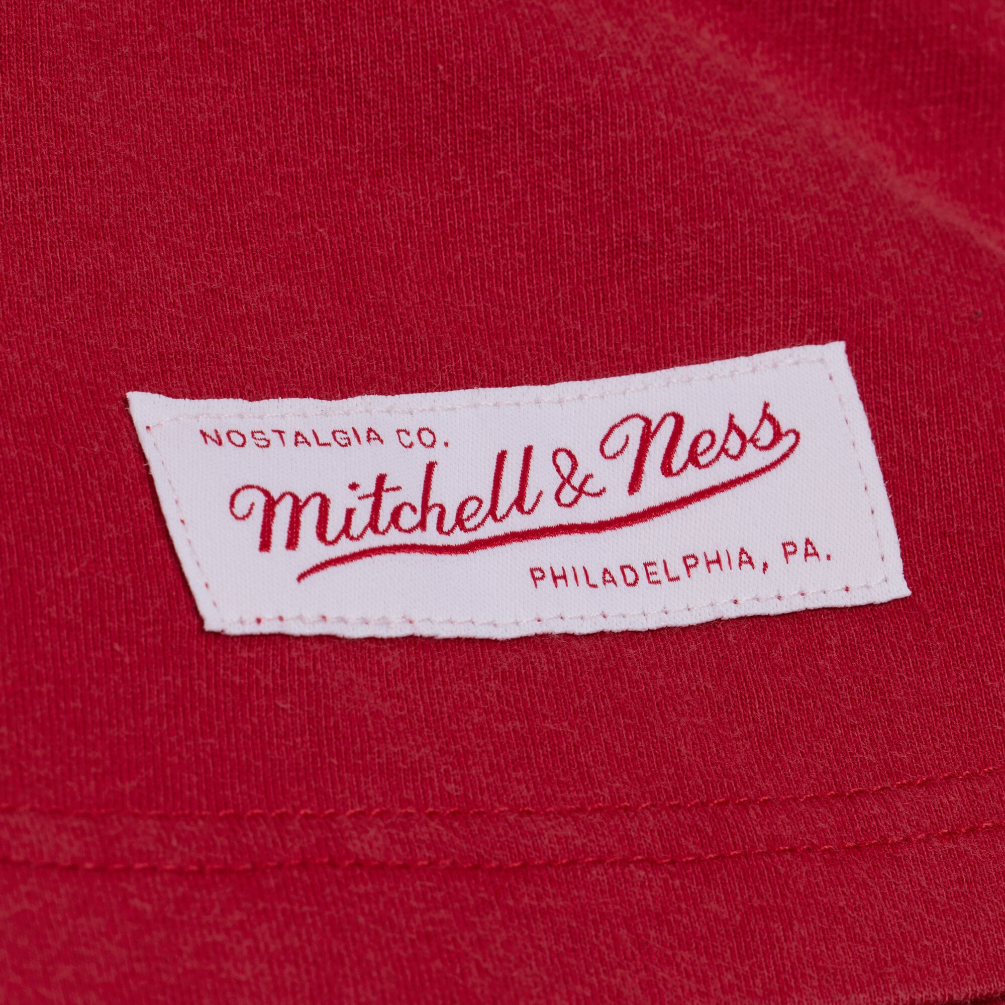 T-shirt graphique Mitchell & Ness rouge Tampa Bay Buccaneers Core Essentials Street pour homme