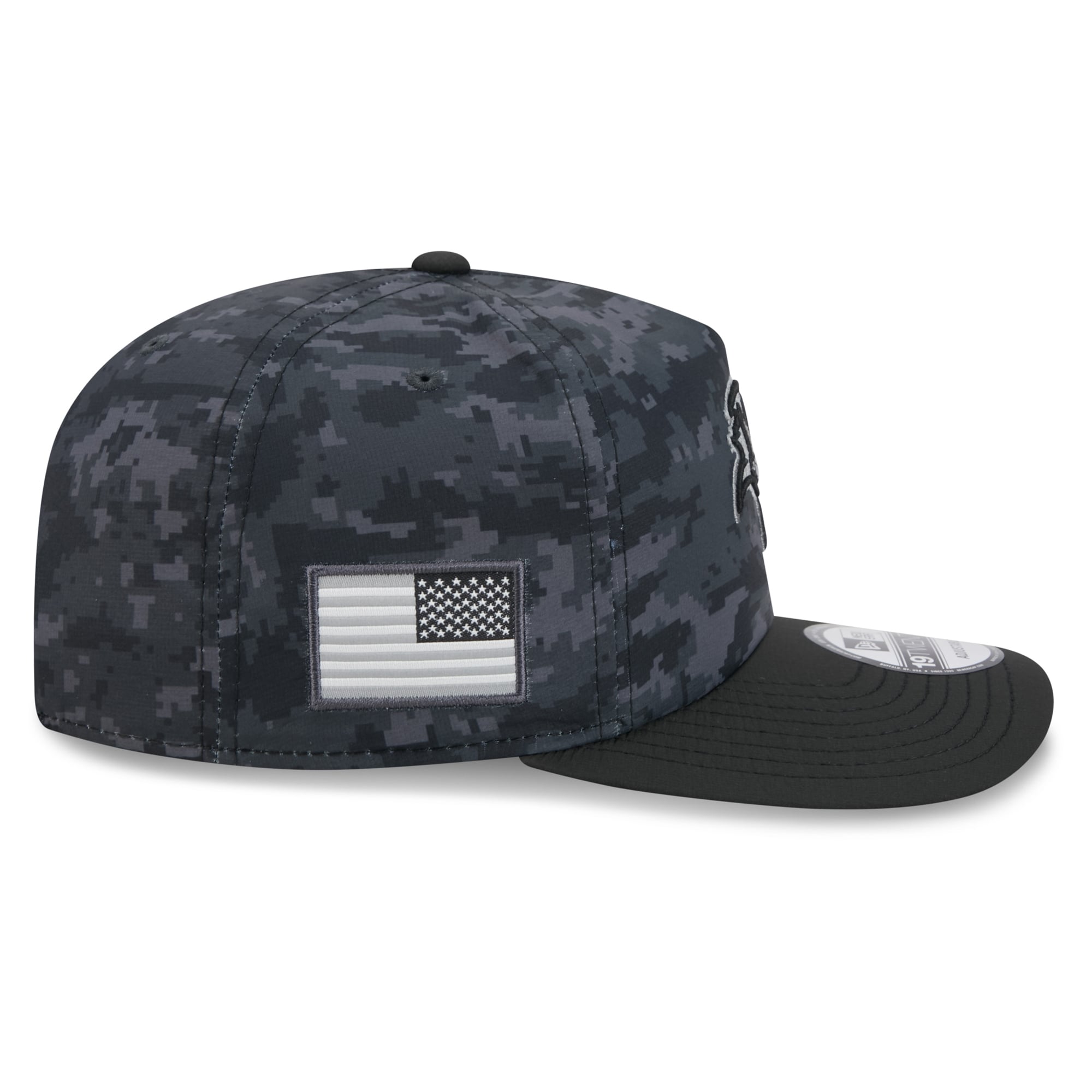 Casquette ajustable New Era noire pour homme Tampa Bay Buccaneers 2026 Salute To Service 19TWENTY
