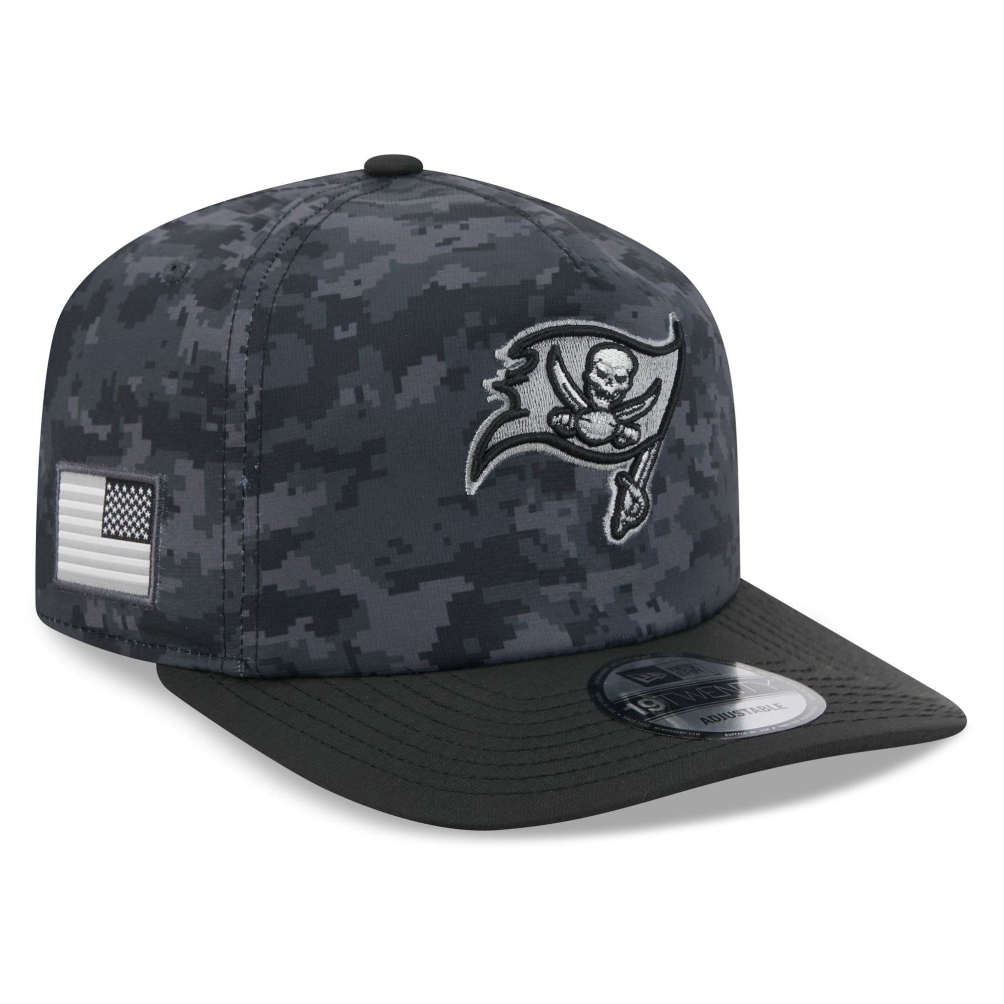 Casquette ajustable New Era noire pour homme Tampa Bay Buccaneers 2026 Salute To Service 19TWENTY