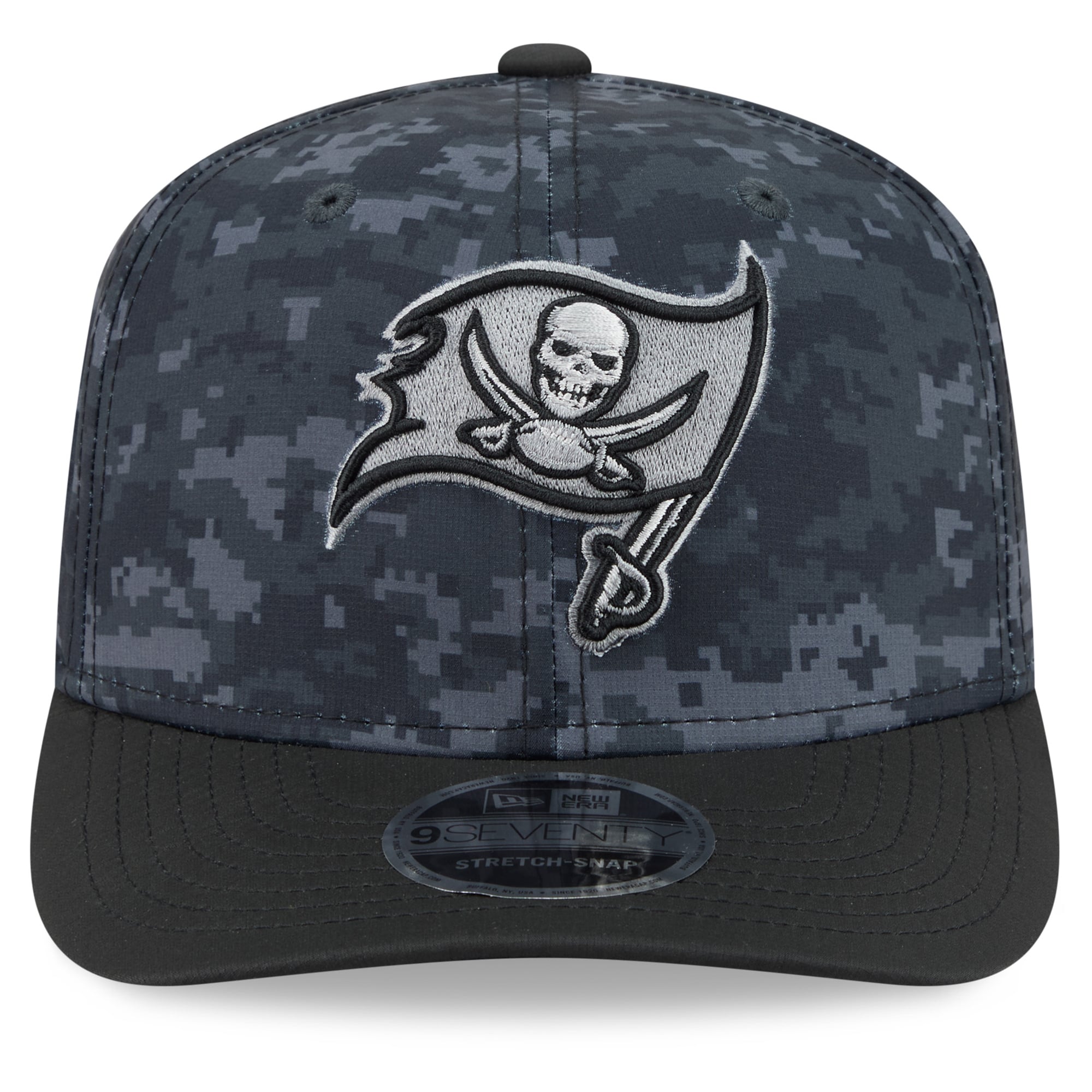Casquette ajustable New Era noire pour homme Tampa Bay Buccaneers 2026 Salute To Service 9SEVENTY