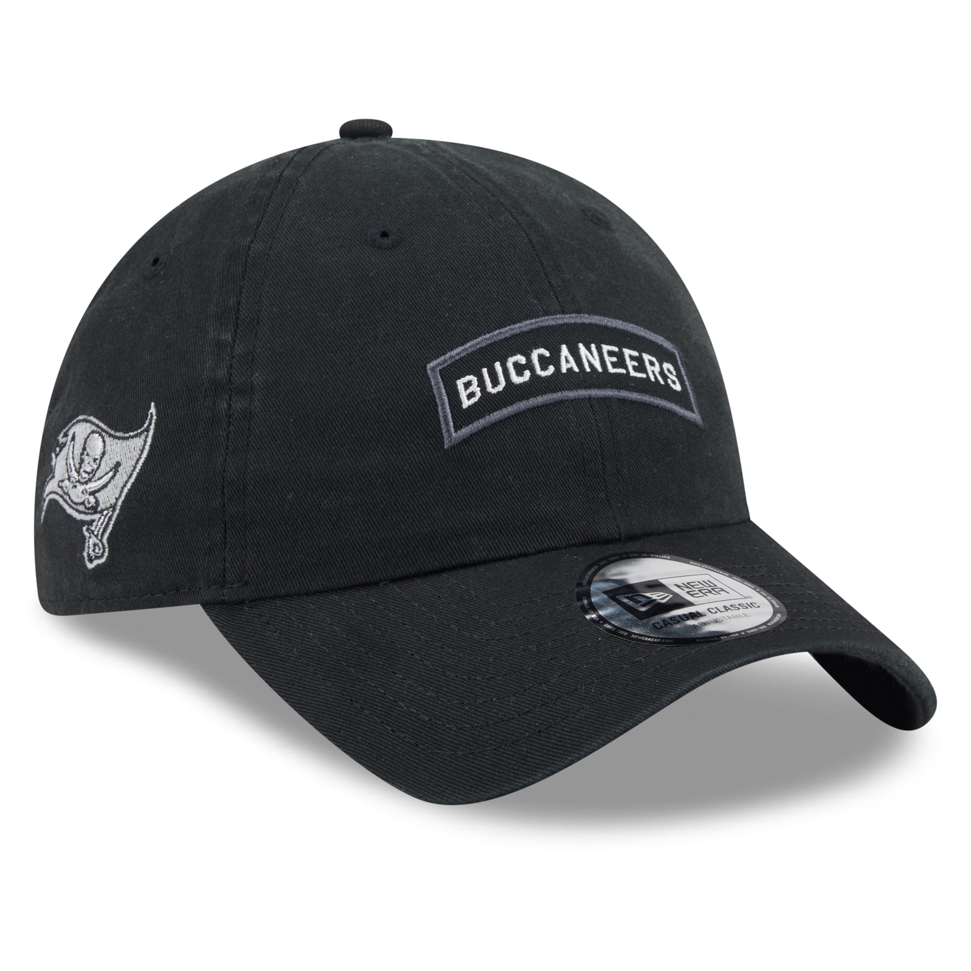 Casquette New Era noire pour homme, Tampa Bay Buccaneers 2026 Salute To Service, style classique décontracté et ajustable