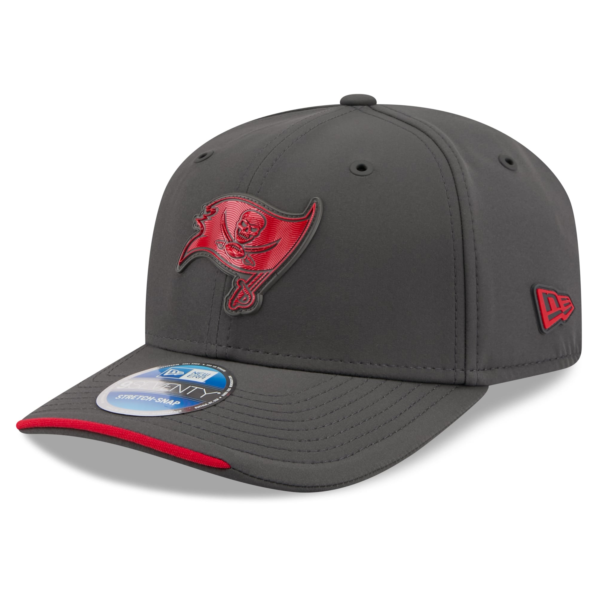 Casquette ajustable New Era 9SEVENTY pour homme, couleur anthracite, Tampa Bay Buccaneers, collection Sideline 2026, idéale pour les temps froids.