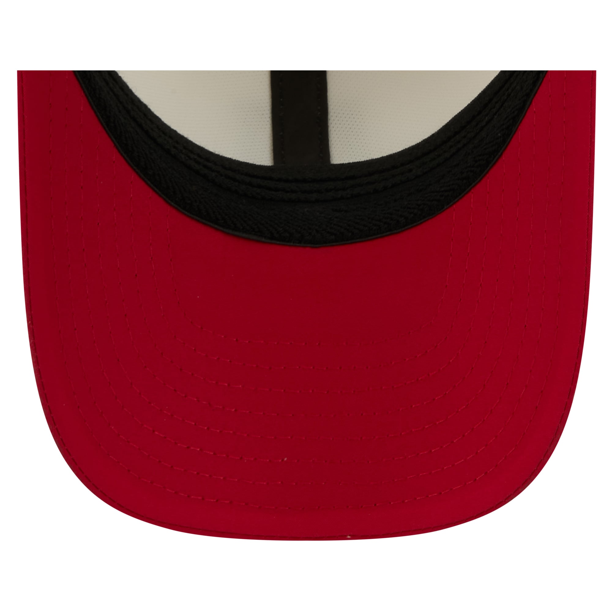 Casquette New Era Flex crème/rouge Tampa Bay Buccaneers, camp d'entraînement NFL 2026, modèle 39THIRTY.