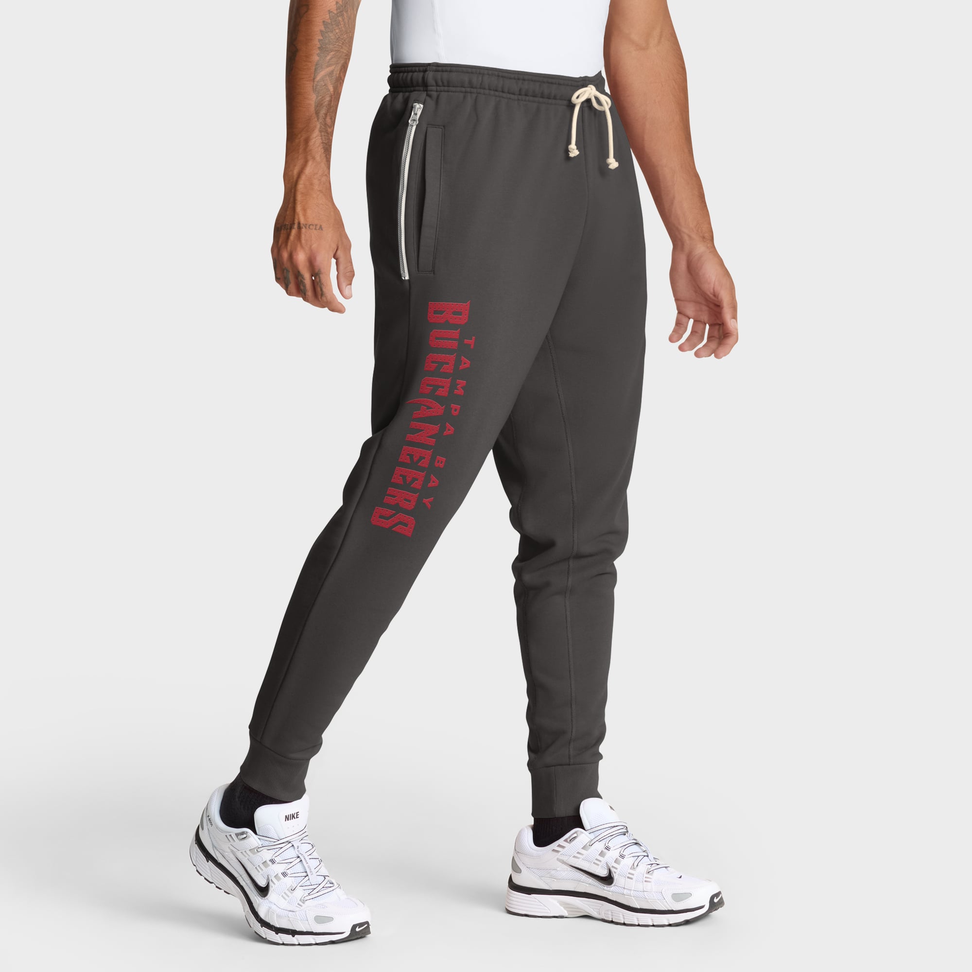 Pantalon fuselé Nike Pewter Tampa Bay Buccaneers Sideline Standard Issue Ground Game Dri-FIT pour homme