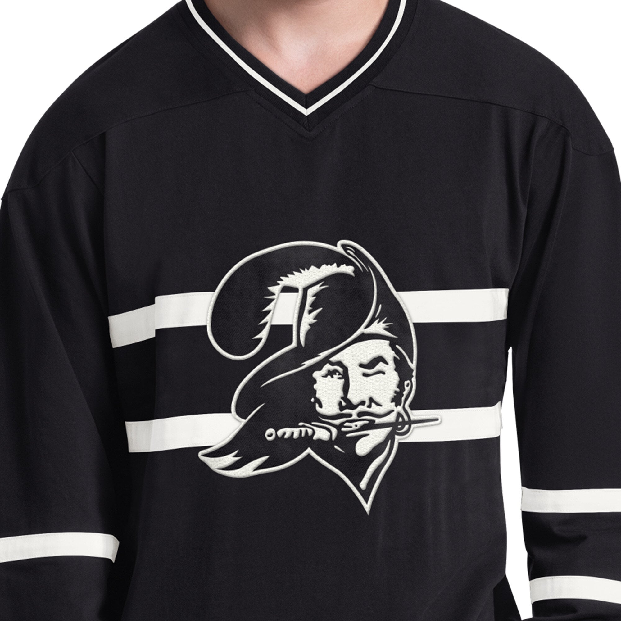 T-shirt à manches longues et col en V Starter Black Tampa Bay Buccaneers Line Up avec logo rétro pour homme