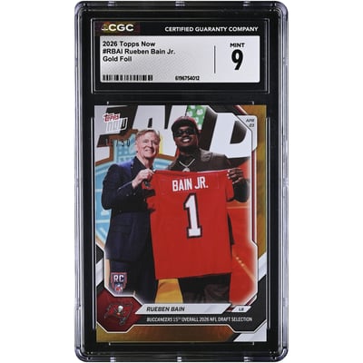 Carte de recrue de Rueben Bain Jr., Tampa Bay Buccaneers, 15e choix au total de la draft NFL 2026, Topps Now, feuille d'or, numérotée RBAI /50 et authentifiée par CGC. Numérotée 9.