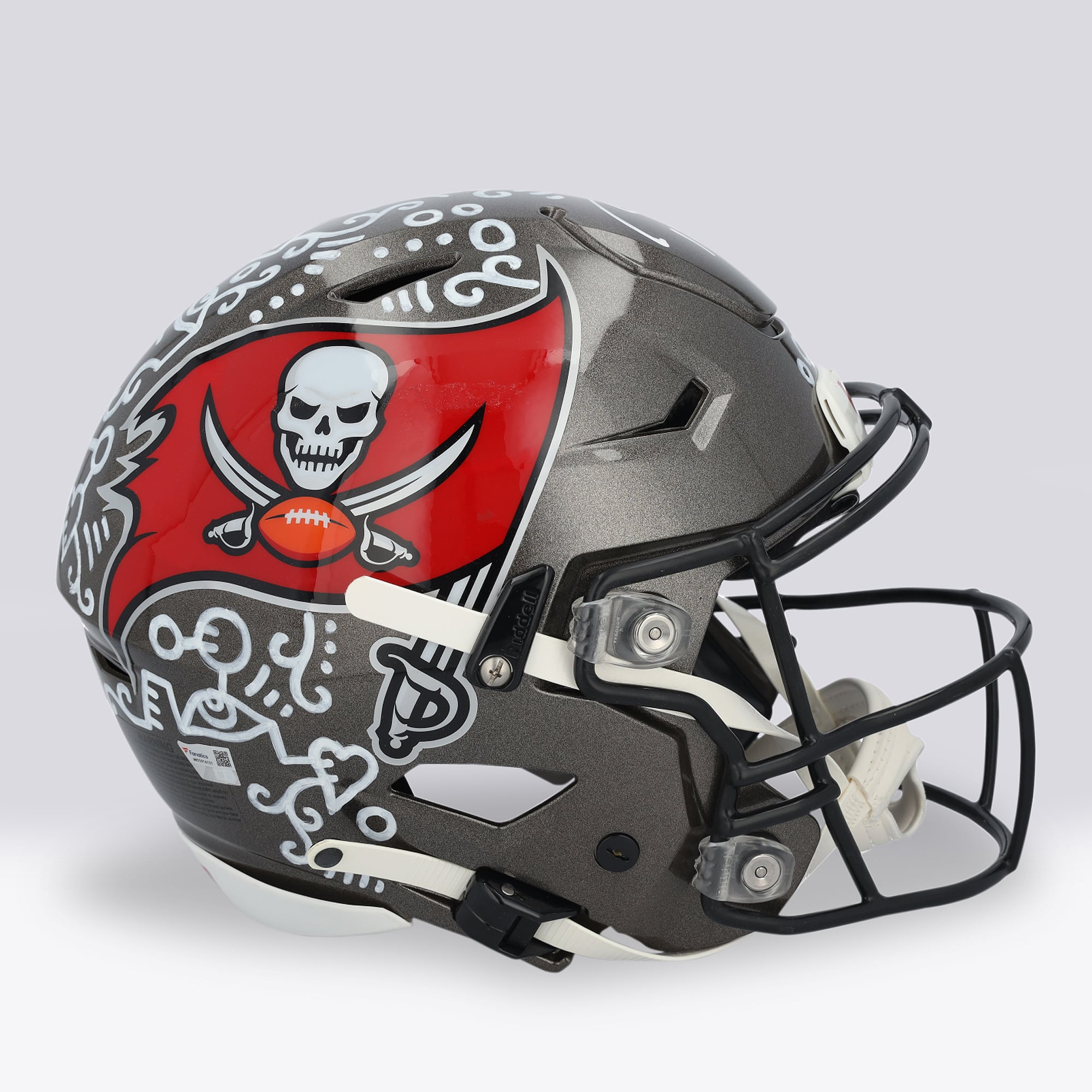 Casque Riddell Speed ​​Flex Authentic autographié par Tom Brady (Buccaneers de Tampa Bay) - Illustration d'Alex Alpert - Édition limitée n° 1/1 - UW25