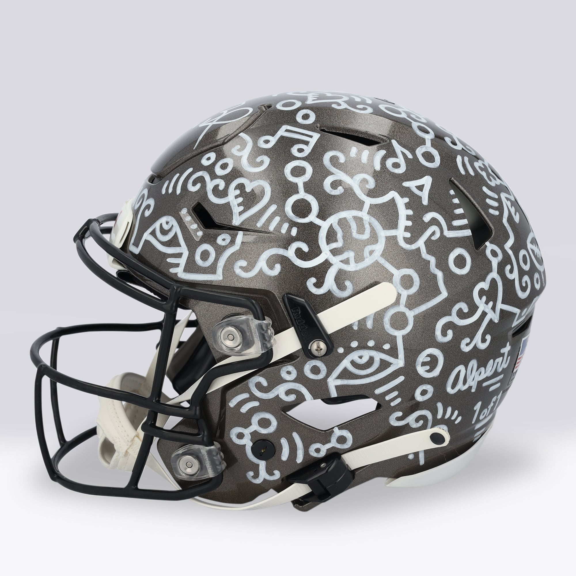 Casque Riddell Speed ​​Flex Authentic autographié par Tom Brady (Buccaneers de Tampa Bay) - Illustration d'Alex Alpert - Édition limitée n° 1/1 - UW25