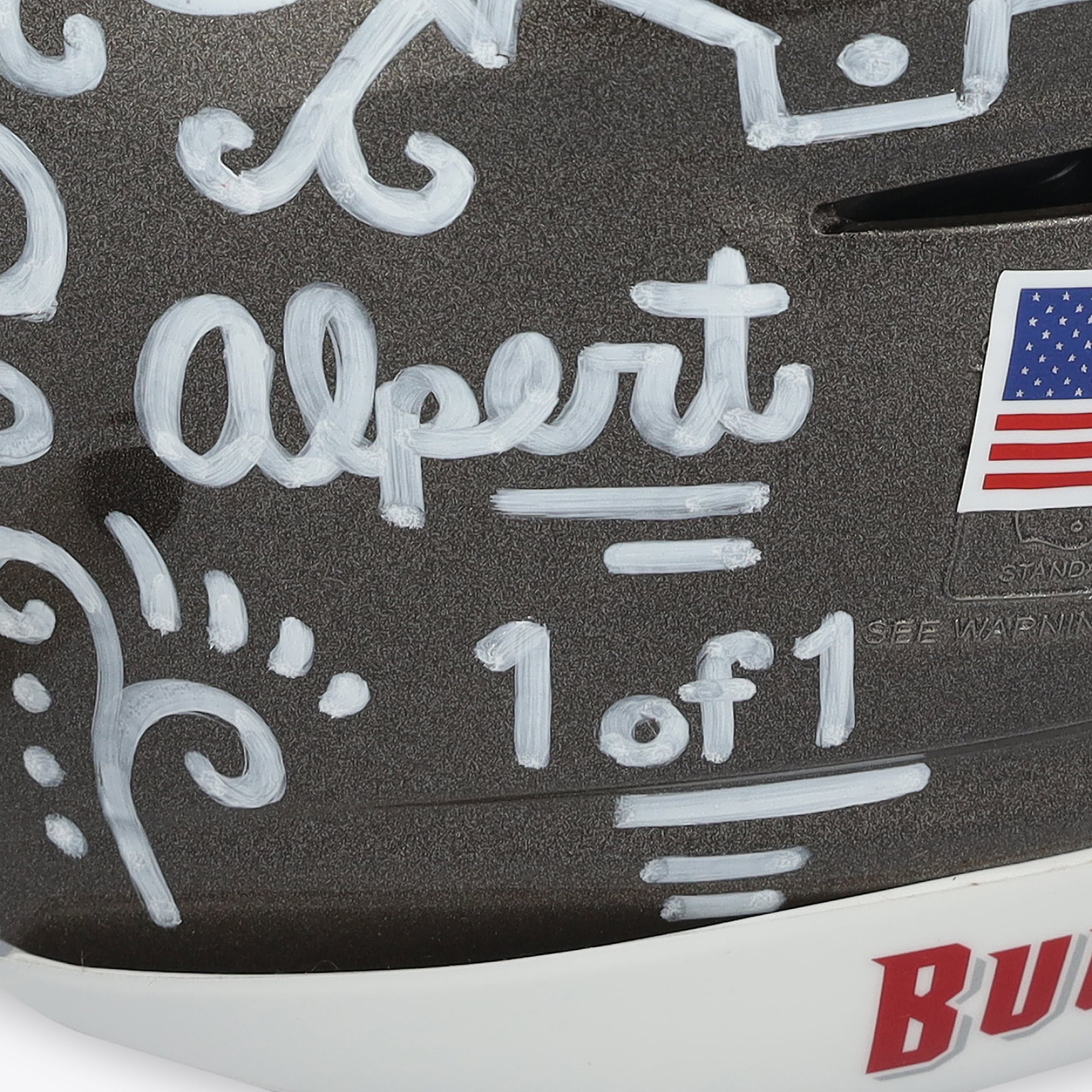 Casque Riddell Speed ​​Flex Authentic autographié par Tom Brady (Buccaneers de Tampa Bay) - Illustration d'Alex Alpert - Édition limitée n° 1/1 - UW25
